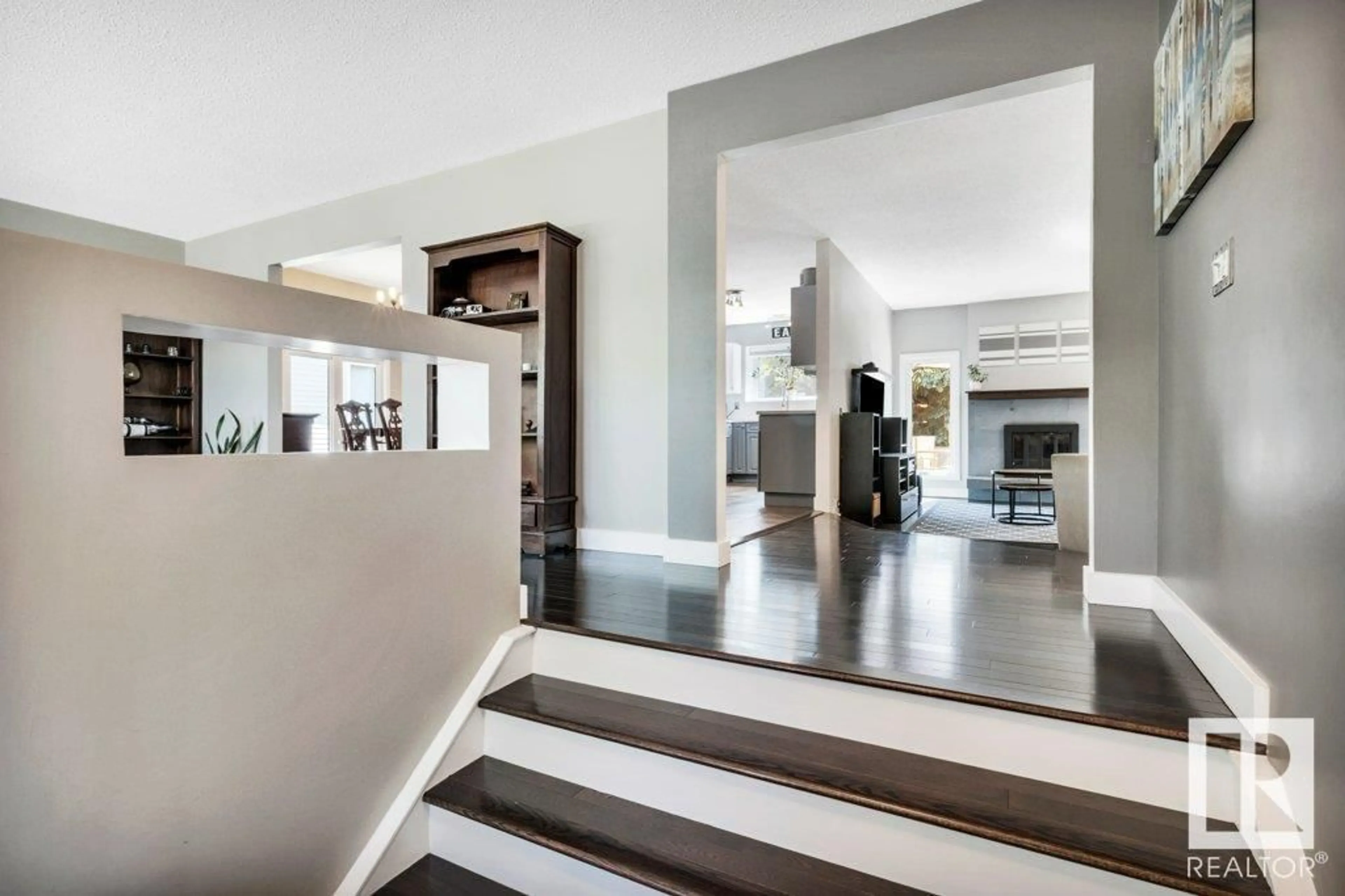 Indoor foyer for 10 WEDGEWOOD PL, St. Albert Alberta T8N3H7
