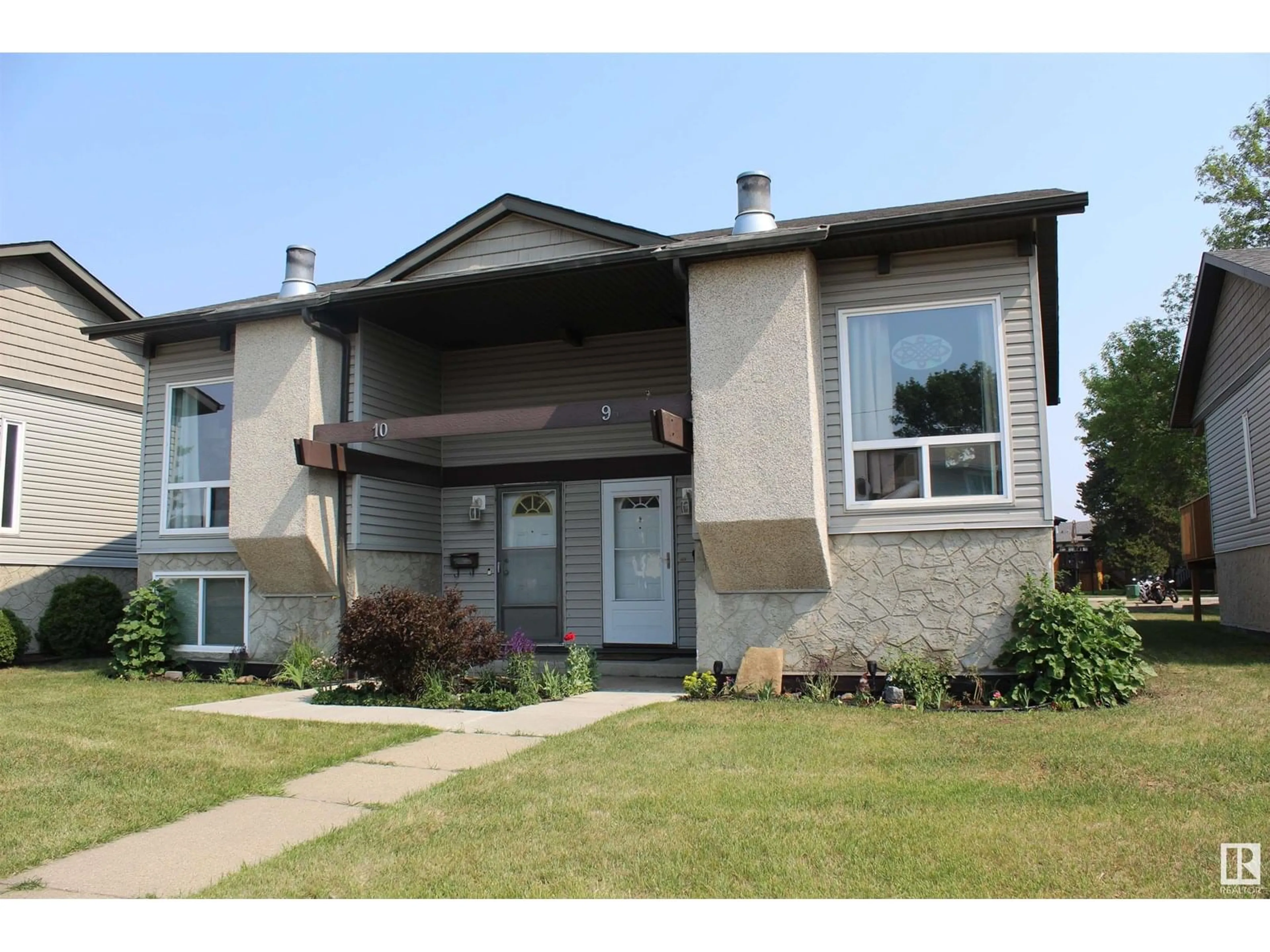 Home with vinyl exterior material, street for NW - 9 NORTHWOODS VG, Edmonton Alberta T5X1T2