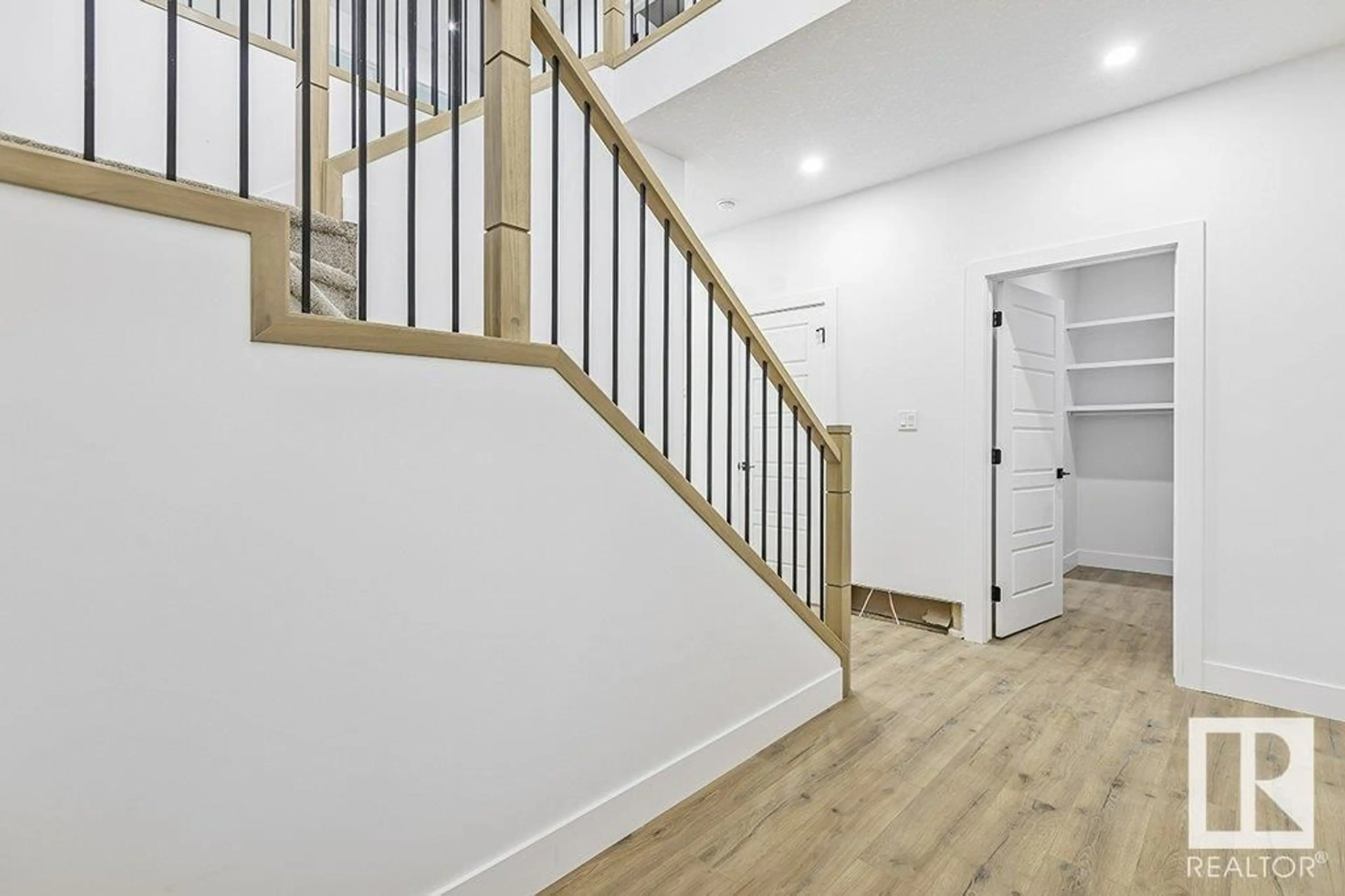 Stairs for 81 SILVERSTONE DR, Stony Plain Alberta T7Y0E8