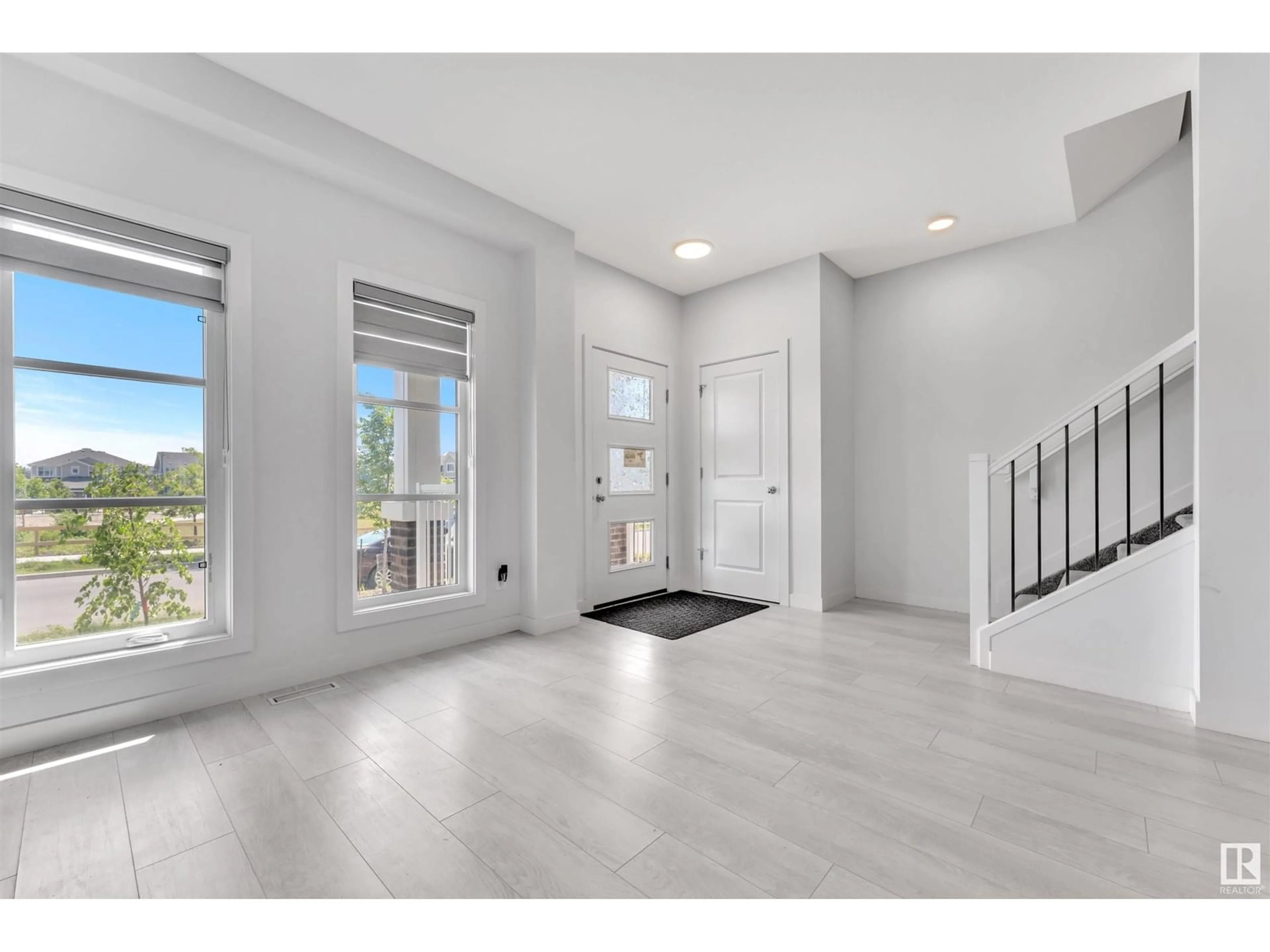 Indoor entryway for SW - 16806 31 AV, Edmonton Alberta T6W4R1