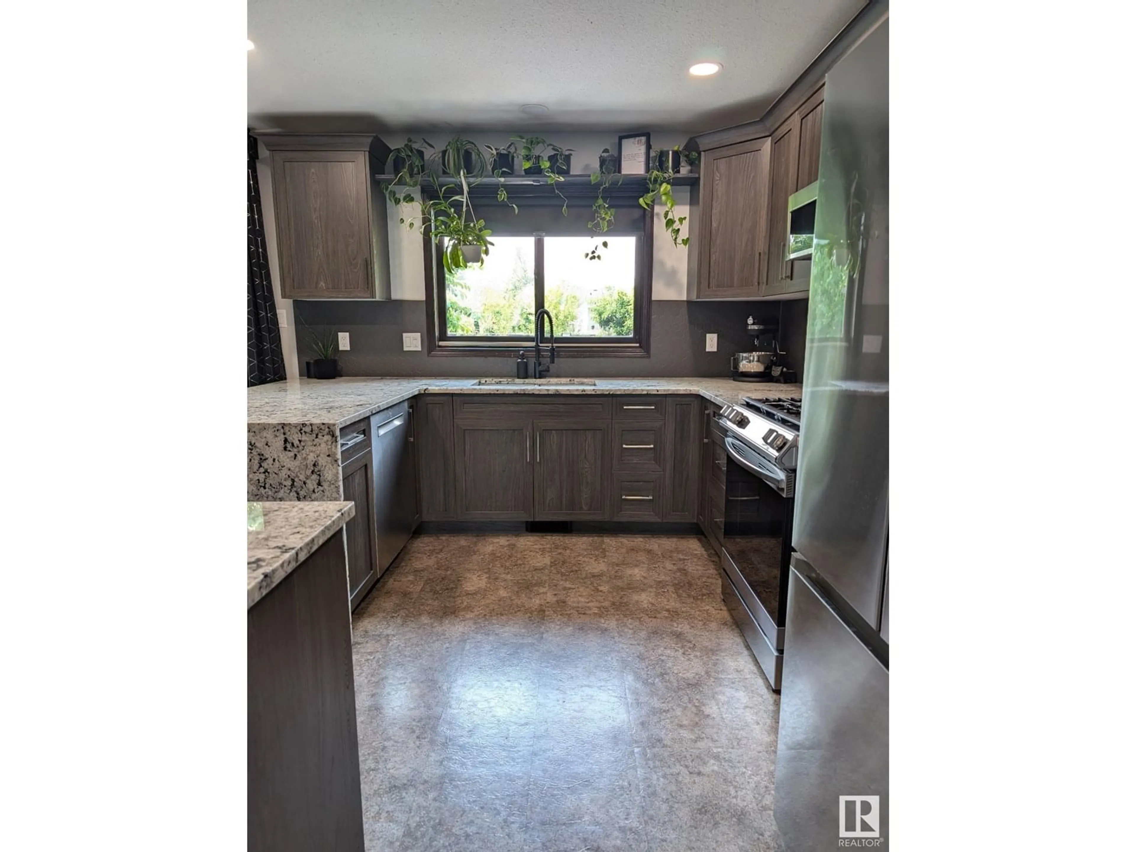 Contemporary kitchen, ceramic/tile floor for 5518 42 ST, Drayton Valley Alberta T7A1A7