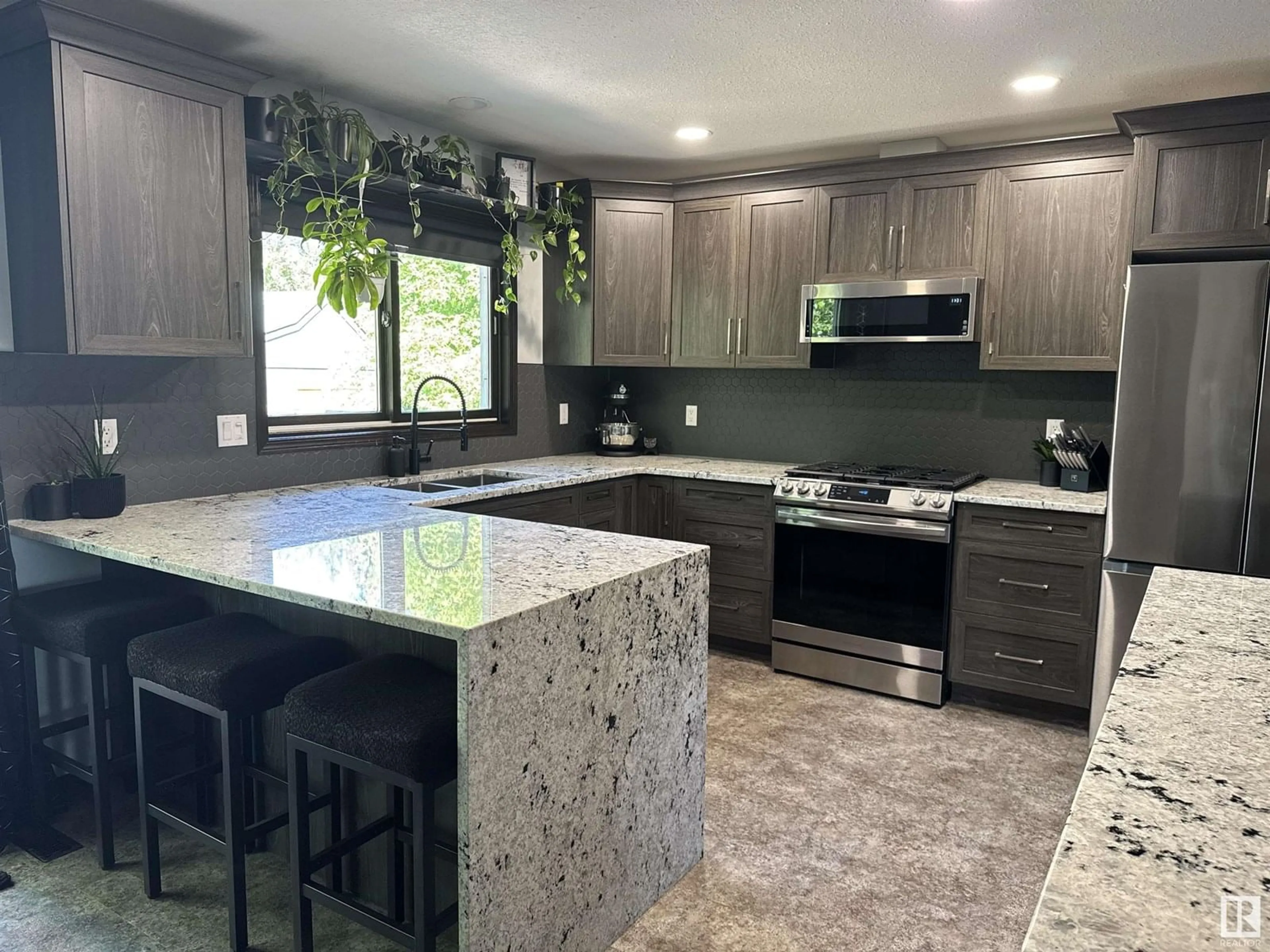 Contemporary kitchen, ceramic/tile floor for 5518 42 ST, Drayton Valley Alberta T7A1A7
