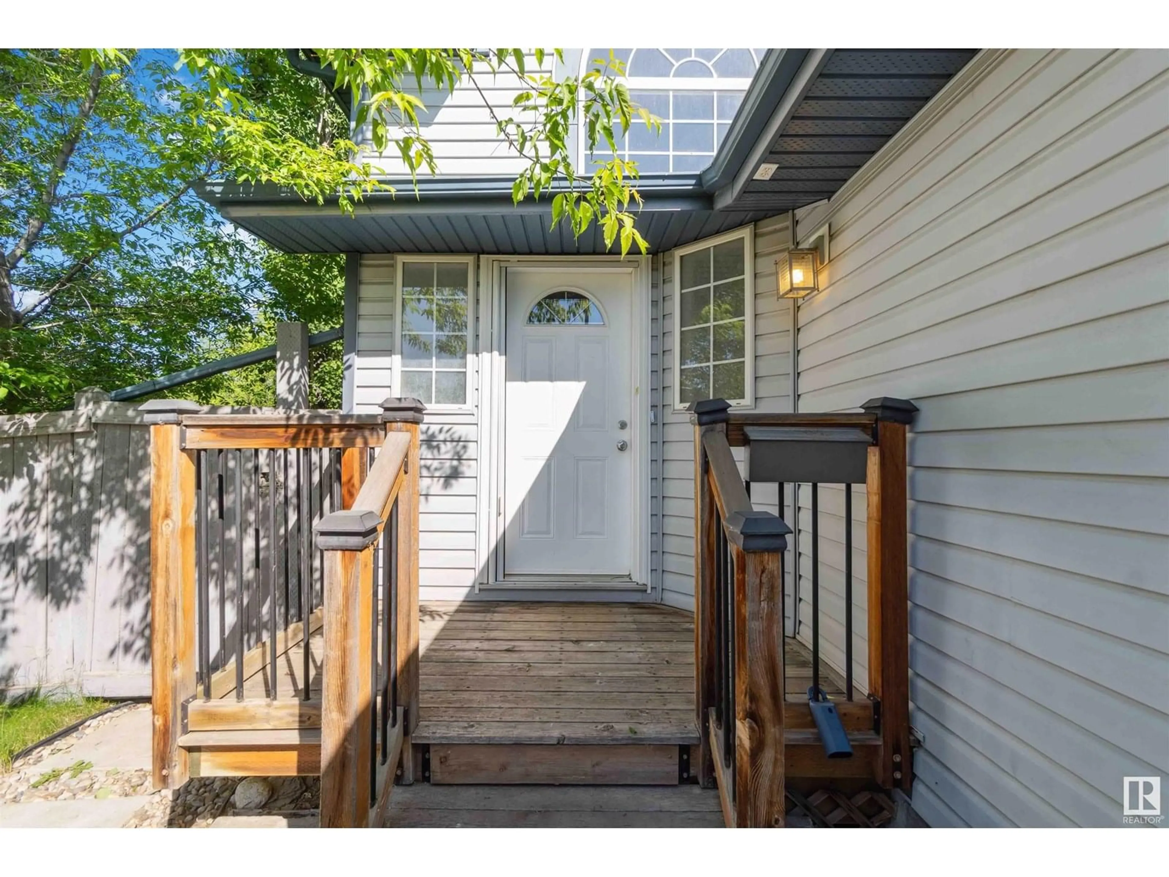 Indoor entryway for 56 OAKRIDIDGE DR, St. Albert Alberta T8N6H9