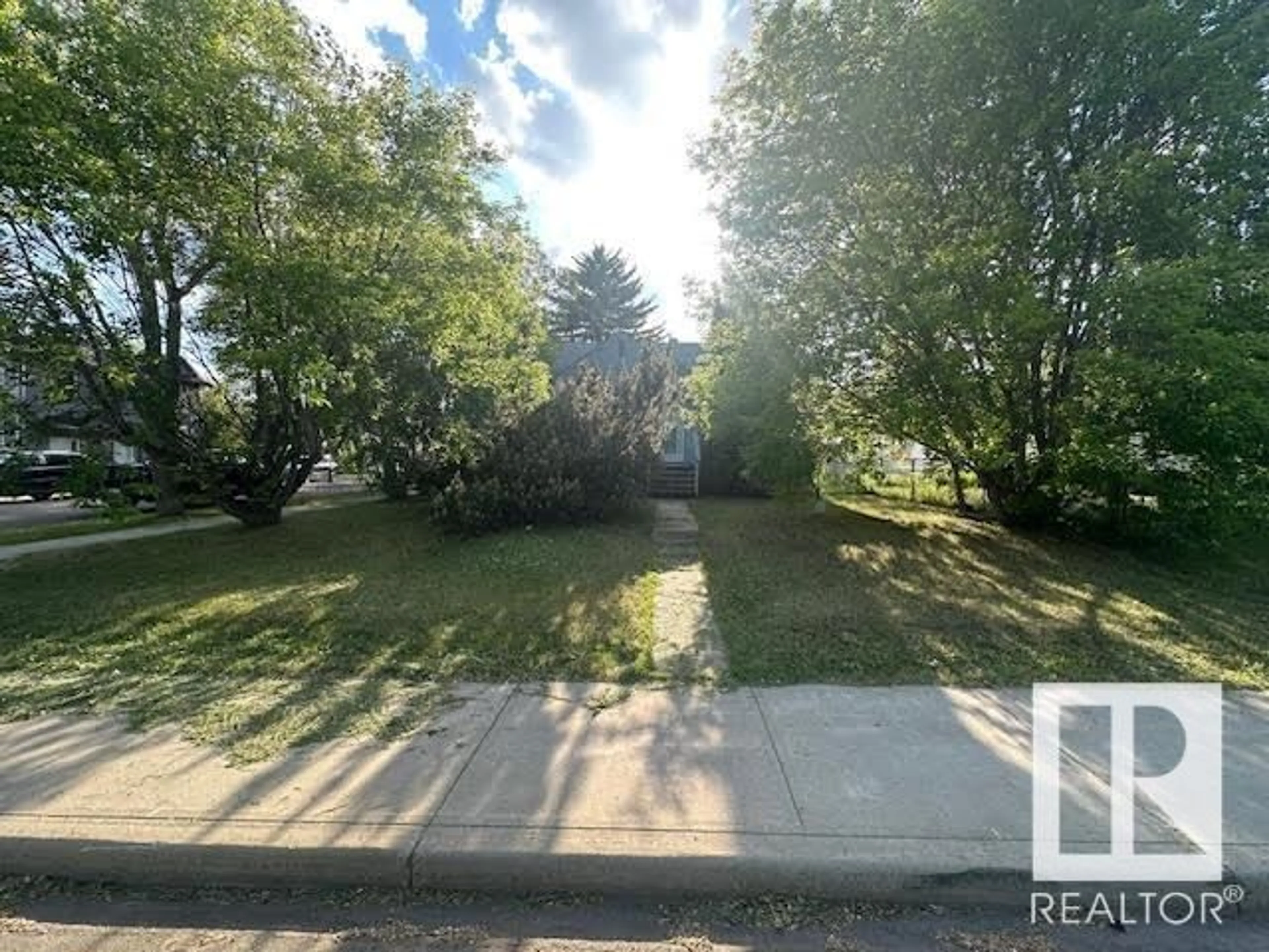 A pic from outside/outdoor area/front of a property/back of a property/a pic from drone, street for NW - 12304 88 ST, Edmonton Alberta T5B3S9