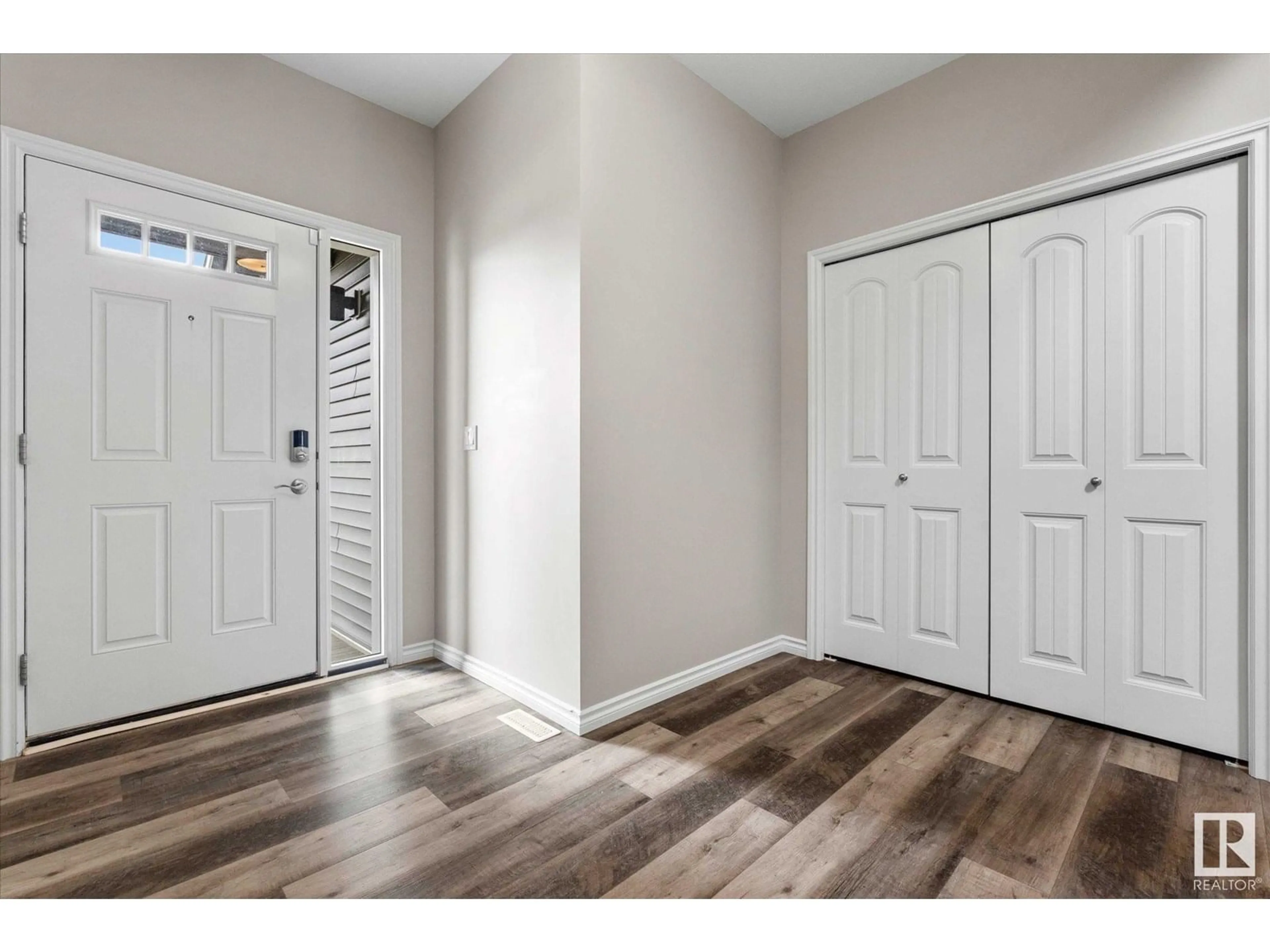 Indoor entryway for 338 BALSAM LI, Leduc Alberta T9E1L4