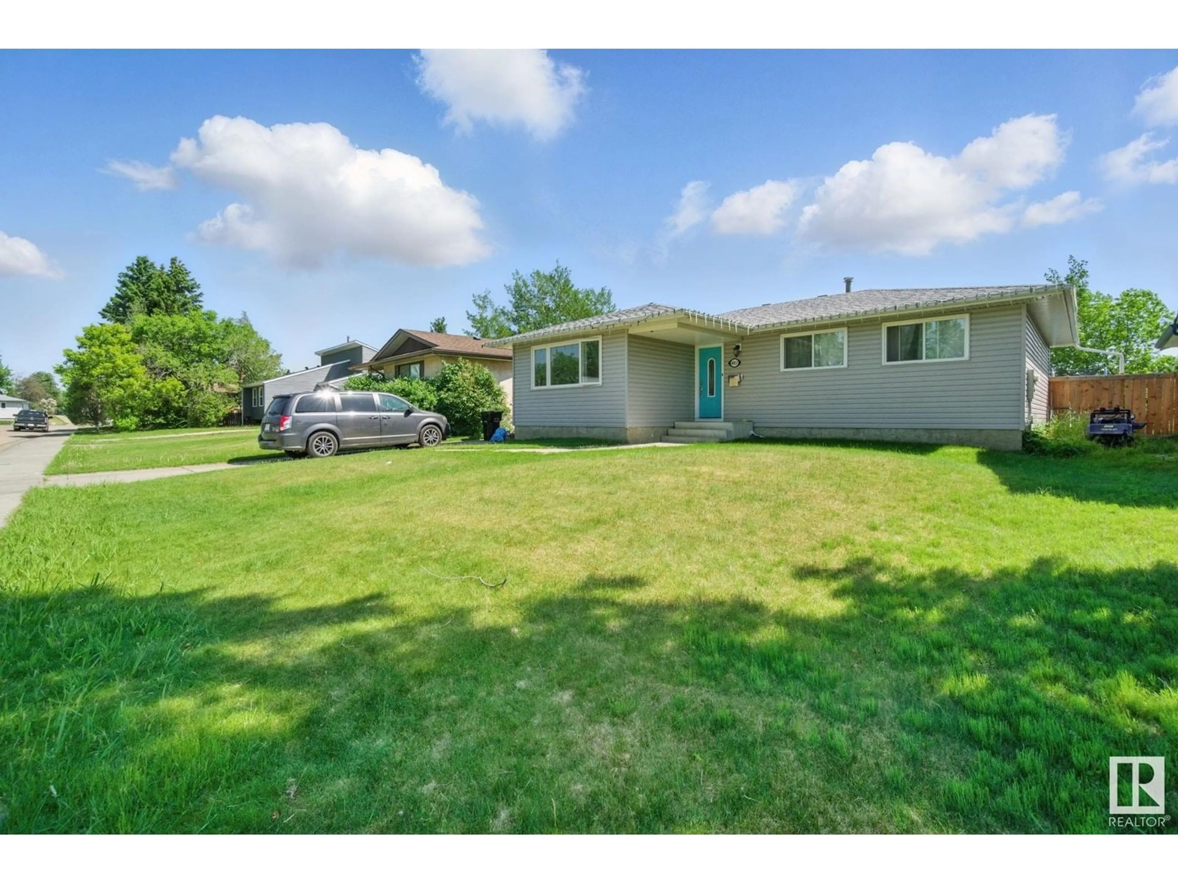A pic from outside/outdoor area/front of a property/back of a property/a pic from drone, street for 4013 37 AV, Leduc Alberta T9E6E1