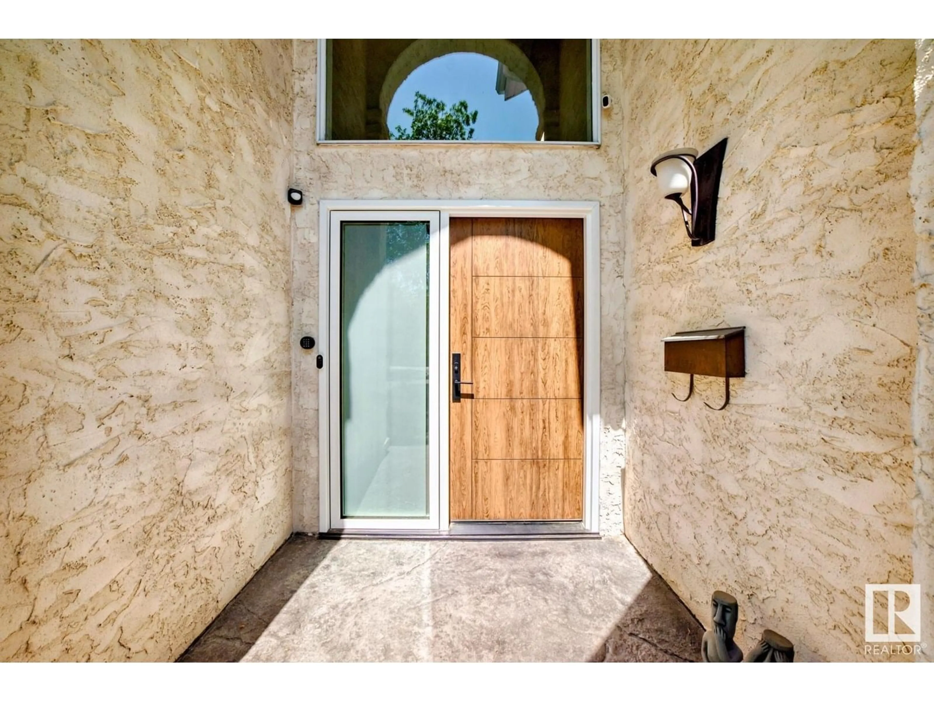 Indoor entryway for 215 OMAND DR, Edmonton Alberta T6R1L8
