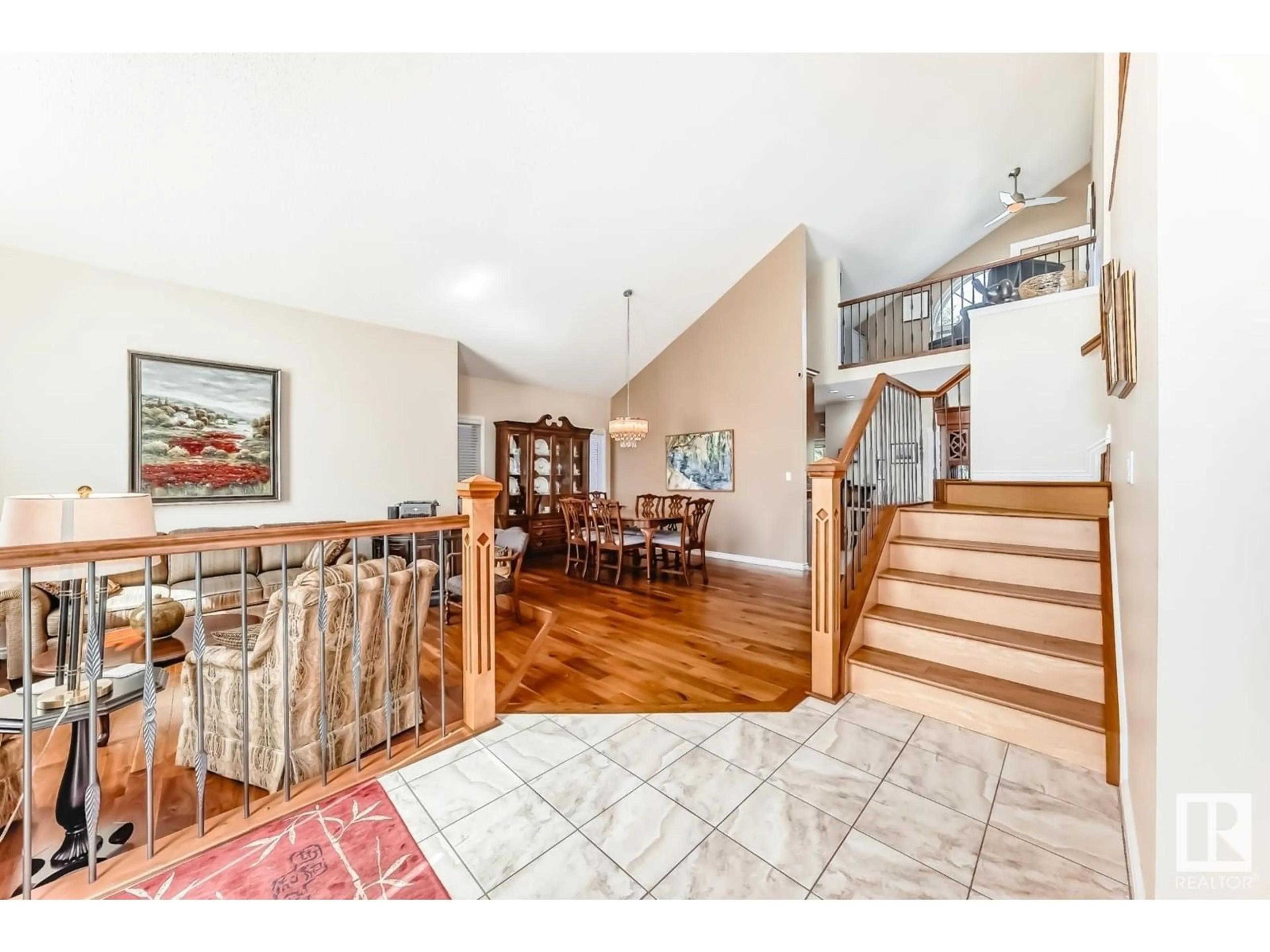 Indoor foyer for 215 OMAND DR, Edmonton Alberta T6R1L8