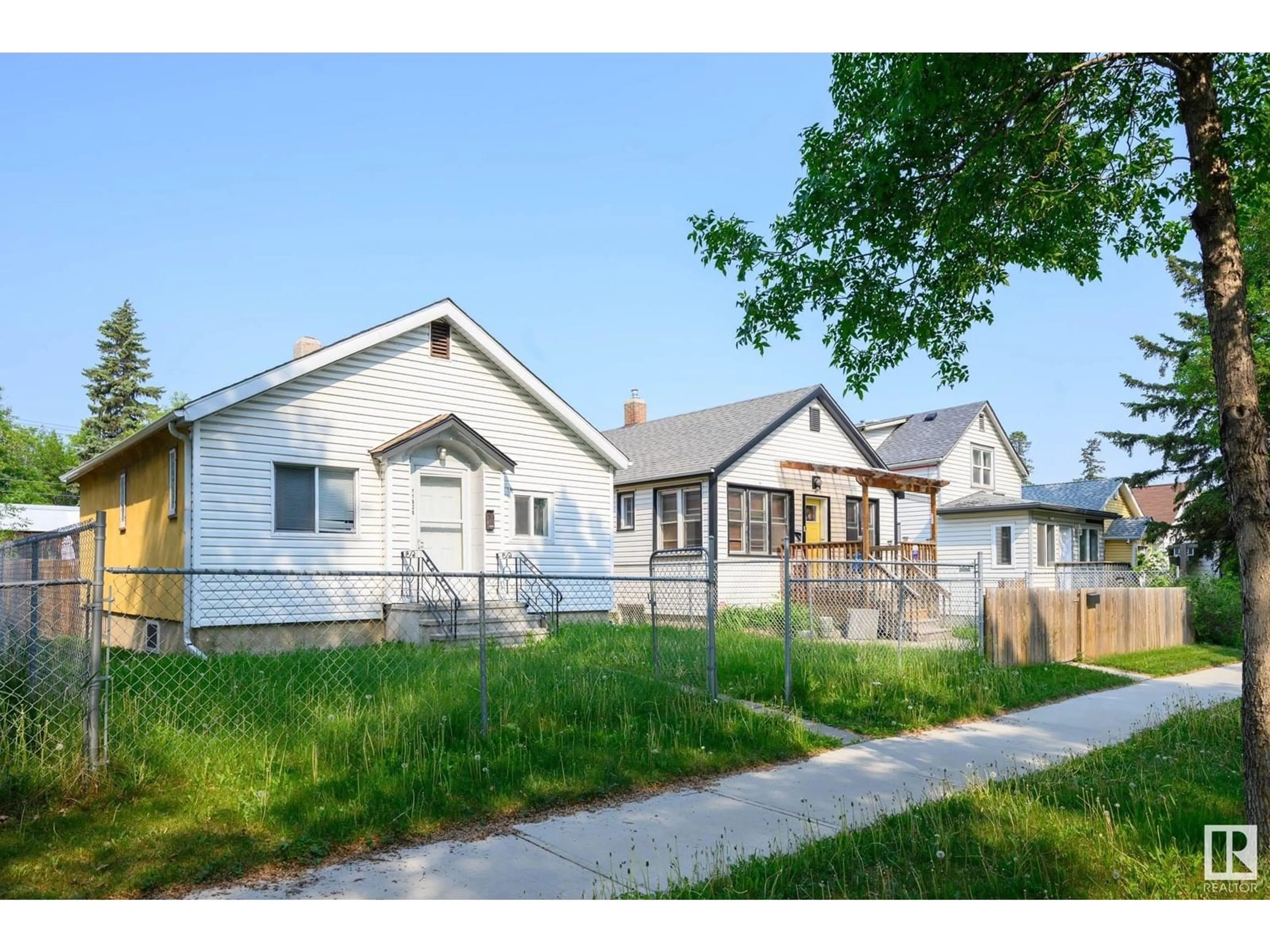 Home with vinyl exterior material, street for NW - 11828 79 ST, Edmonton Alberta T5B2L1