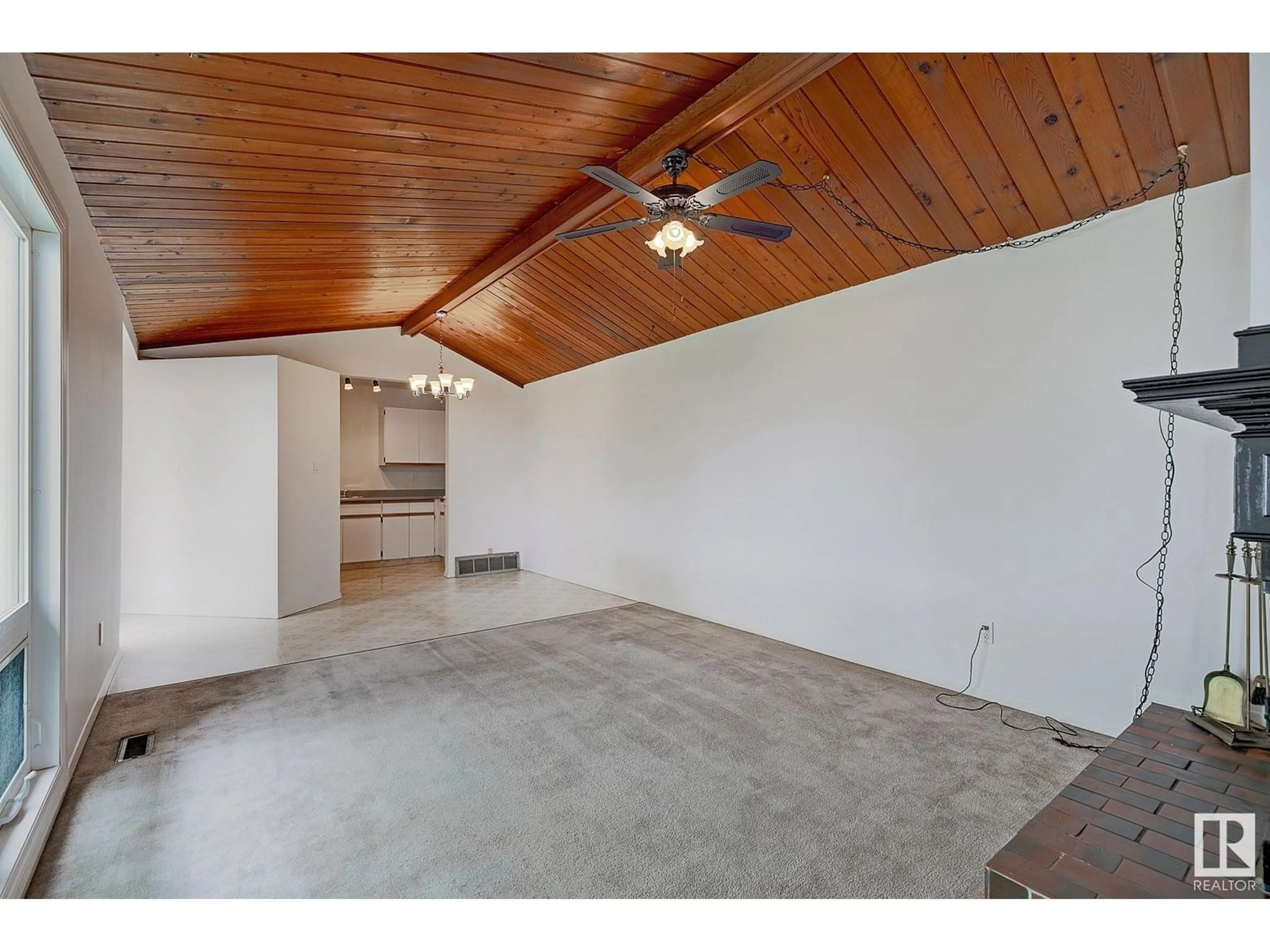 Indoor garage for 210 MARLBOROUGH PL, Edmonton Alberta T5T1Y6