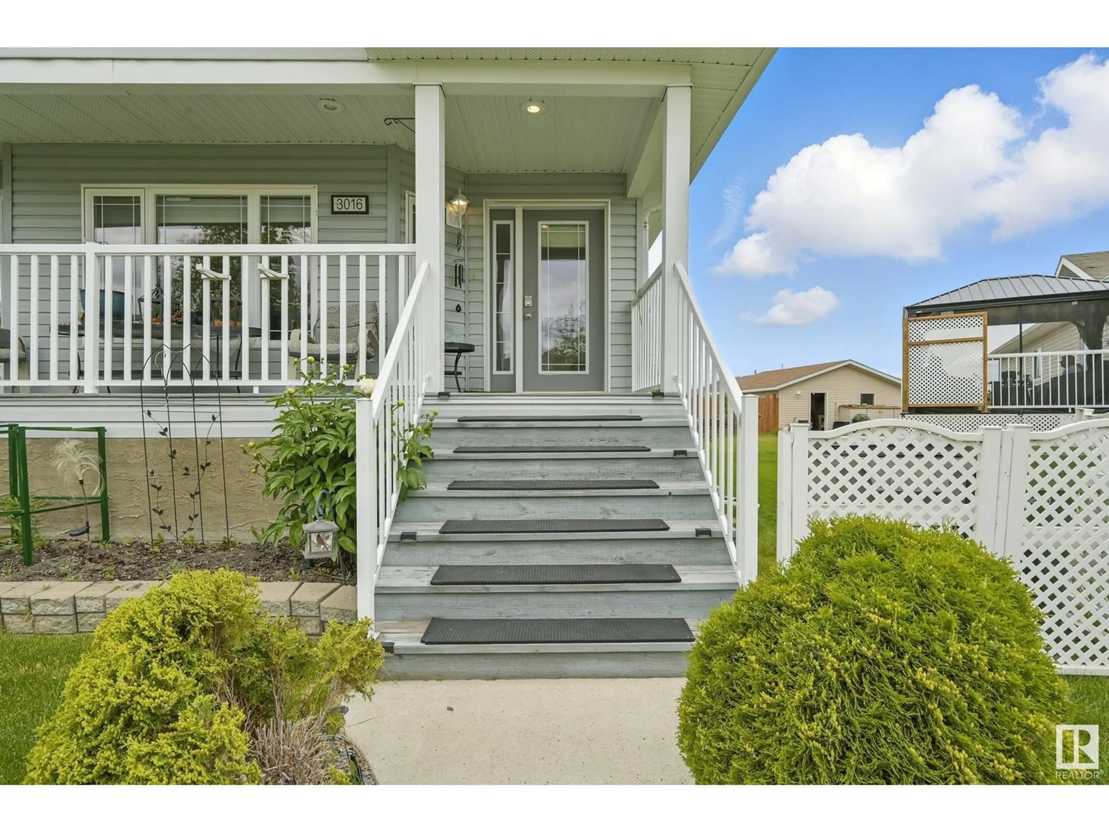 Home with vinyl exterior material, street for 3016 ASPEN WYND, Leduc Alberta T9E8P9
