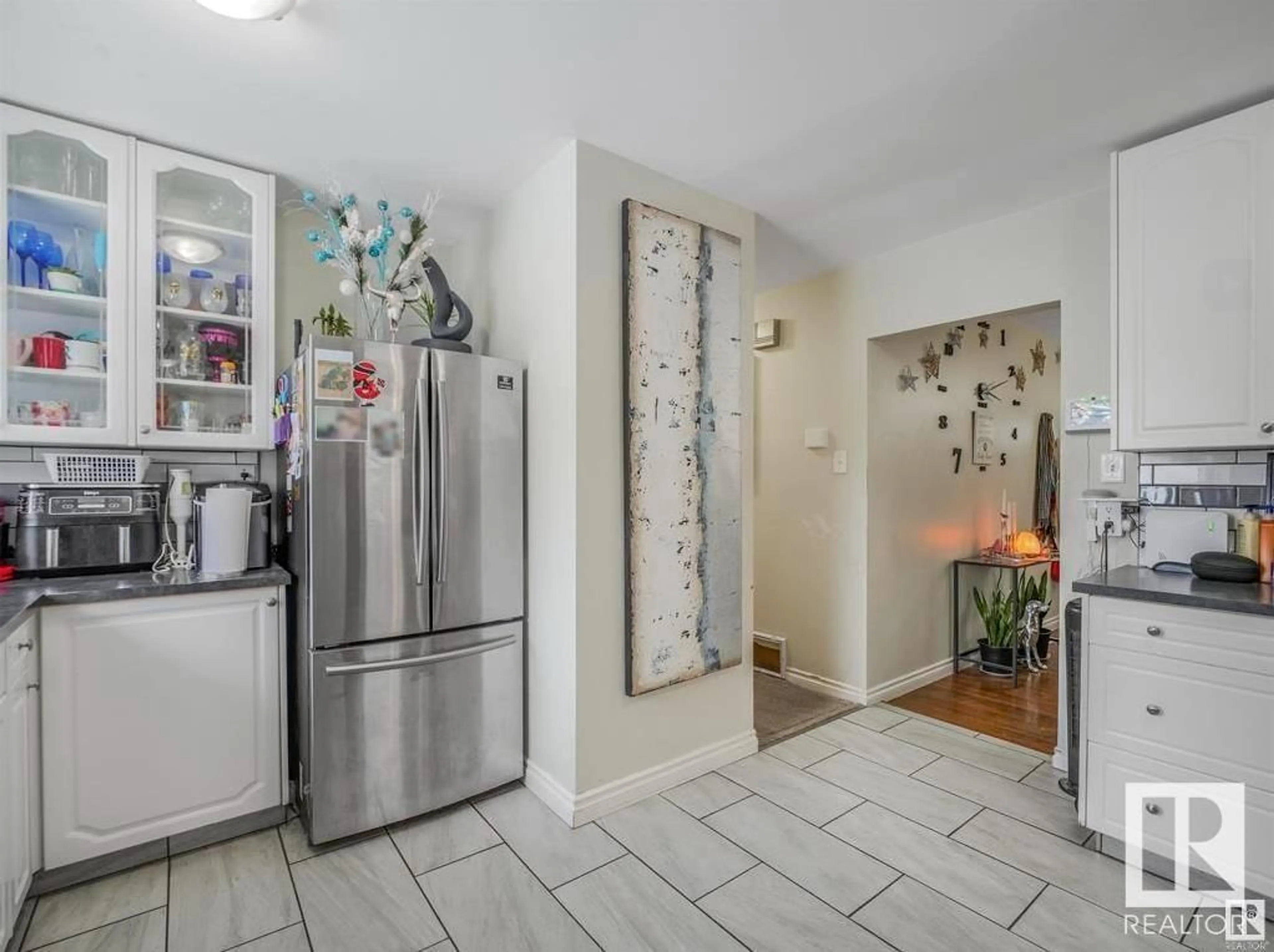 Indoor entryway for NW - 9524 129A AV, Edmonton Alberta T5E0N8