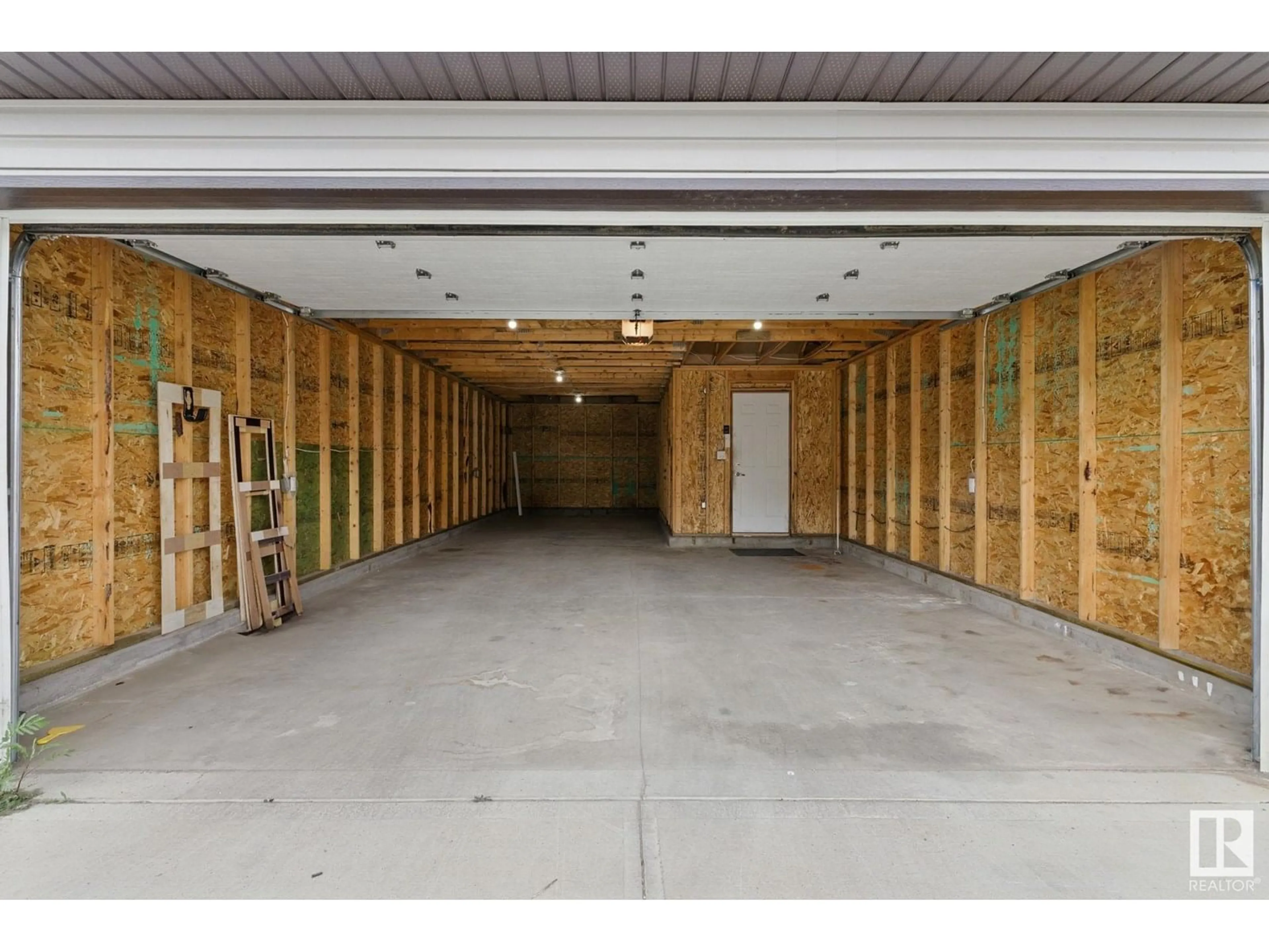 Indoor garage for 112 HARVEST RIDGE DR, Spruce Grove Alberta T7X0V8