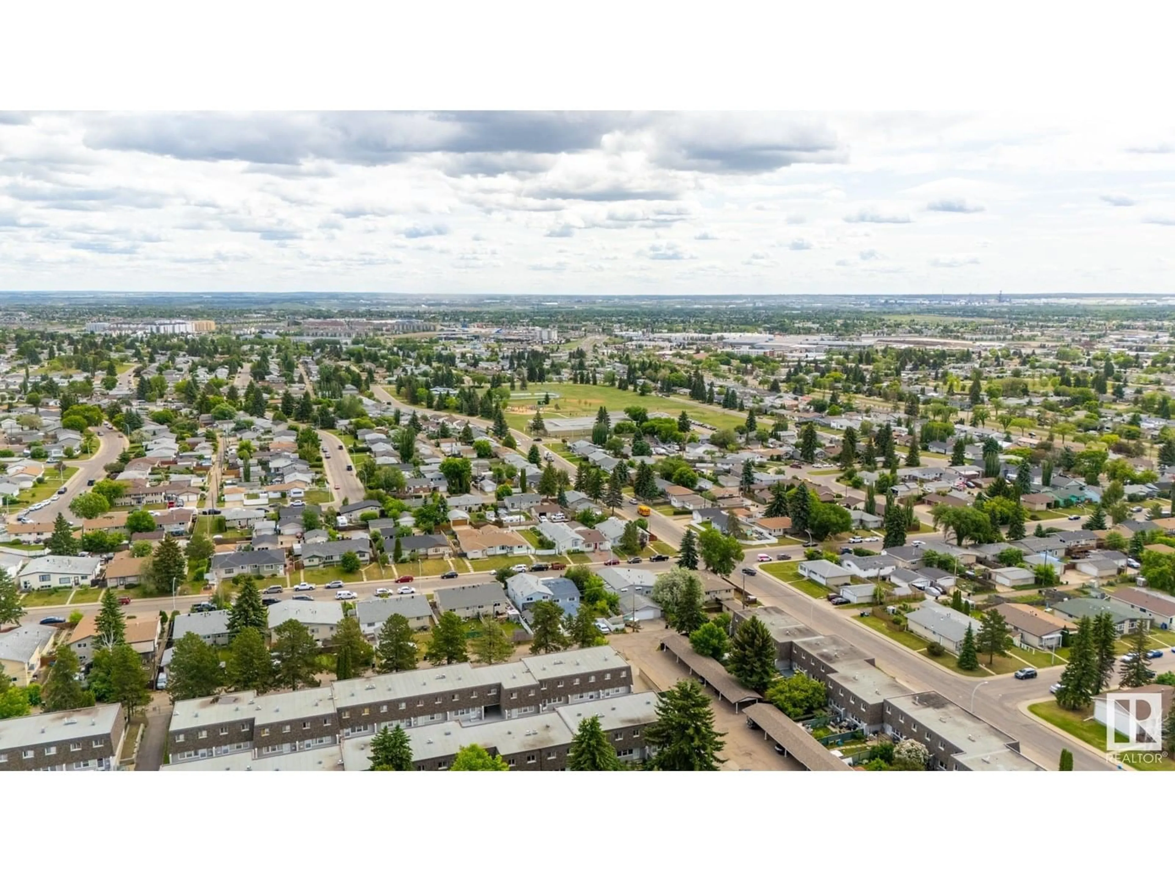 A pic from outside/outdoor area/front of a property/back of a property/a pic from drone, unknown for NW - 421 VILLAGE ON THE GREEN GR, Edmonton Alberta T5A1H2