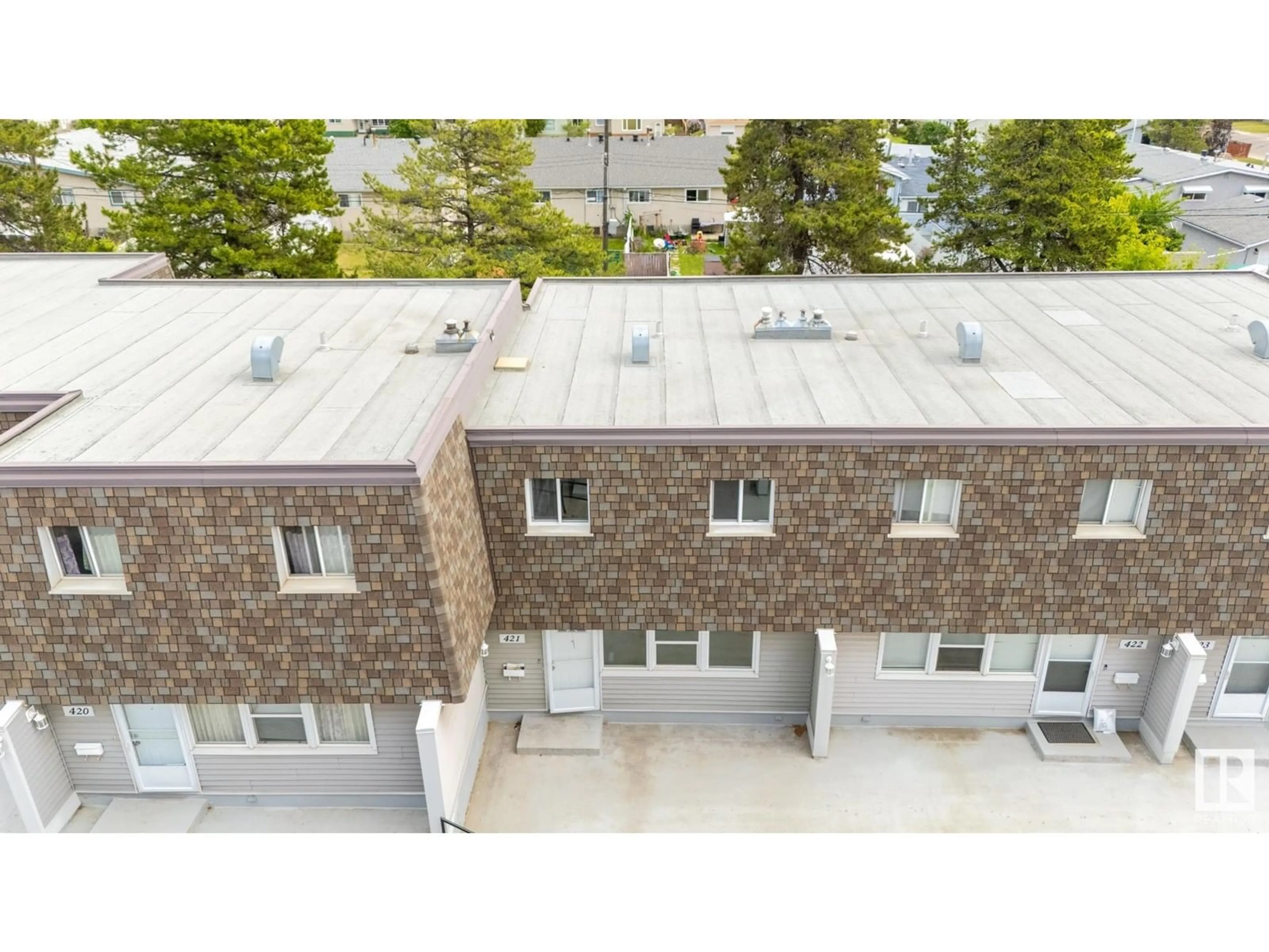 A pic from outside/outdoor area/front of a property/back of a property/a pic from drone, building for NW - 421 VILLAGE ON THE GREEN GR, Edmonton Alberta T5A1H2