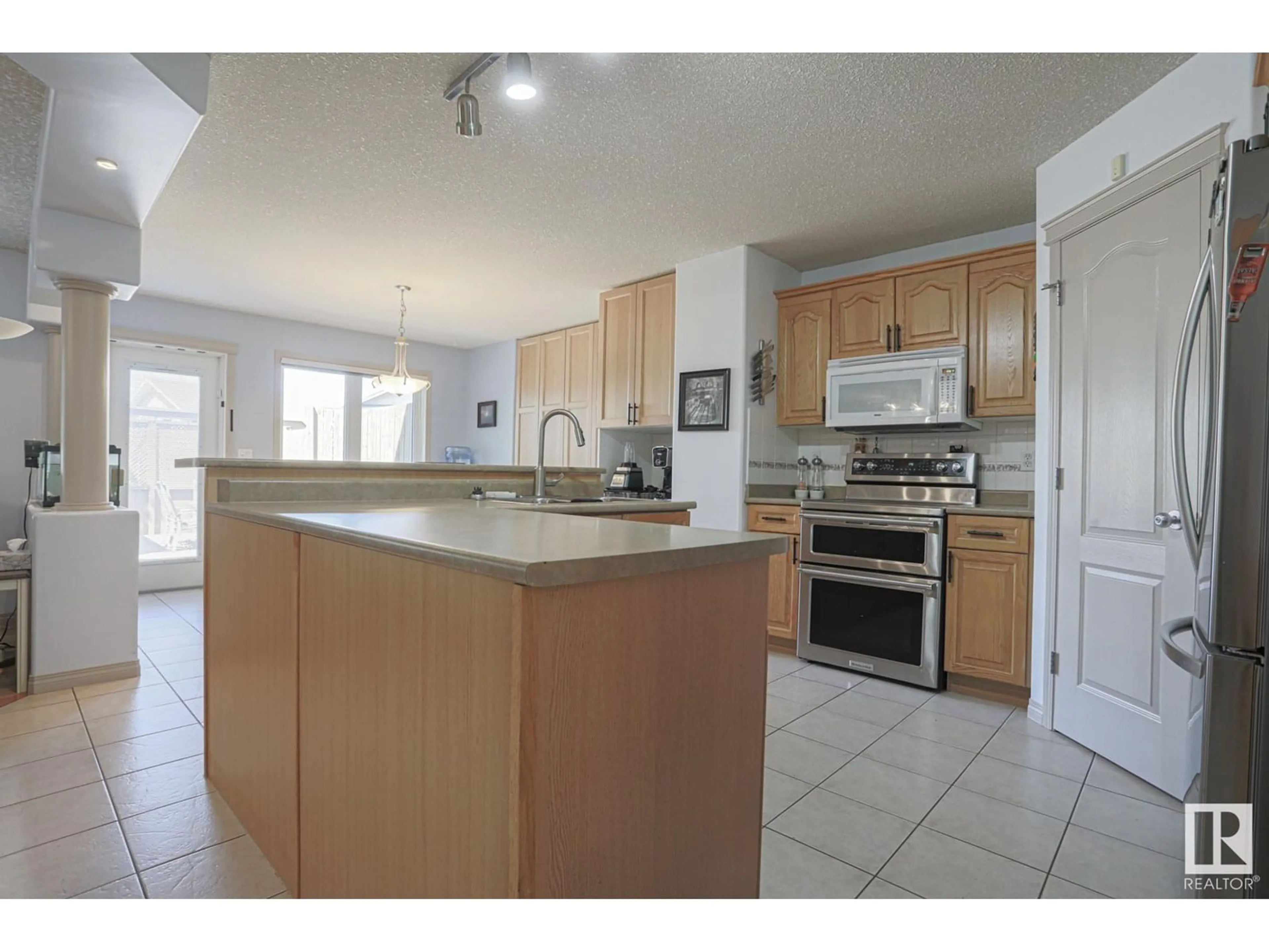 Standard kitchen, unknown for 479 OZERNA RD, Edmonton Alberta T5Z3P8