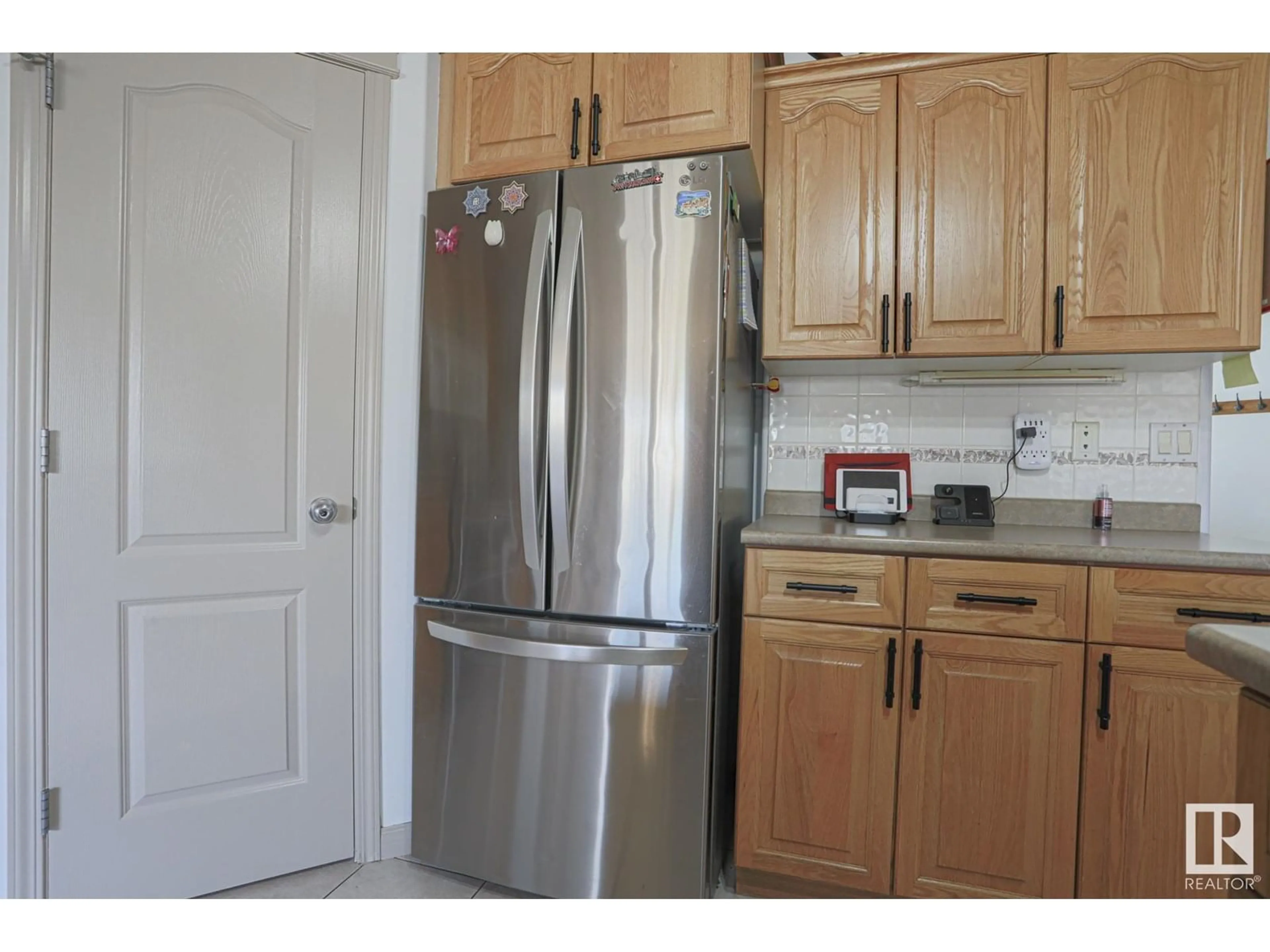 Standard kitchen, unknown for 479 OZERNA RD, Edmonton Alberta T5Z3P8