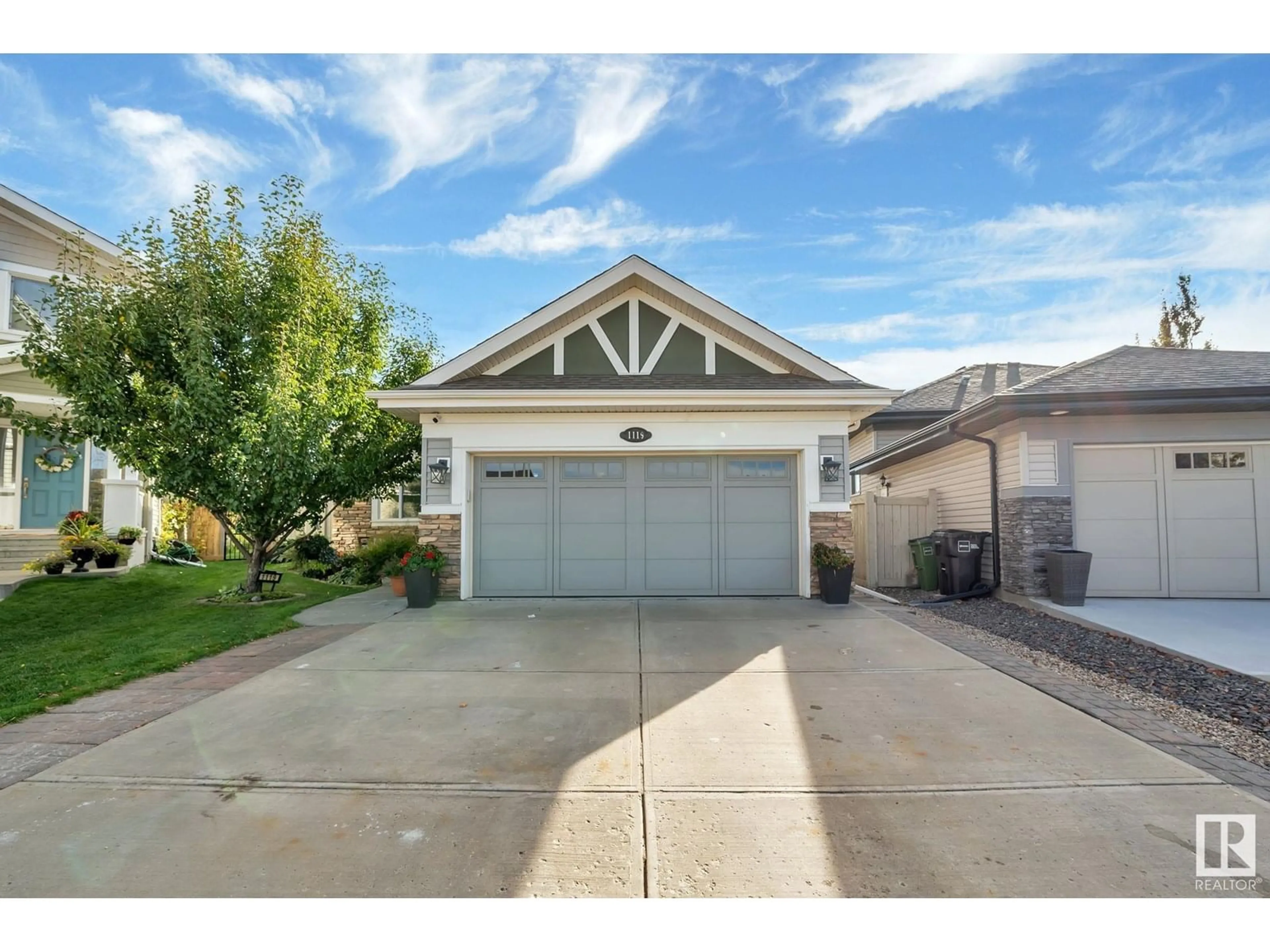 Indoor garage for 1119 CHAHLEY CO, Edmonton Alberta T6M0K5