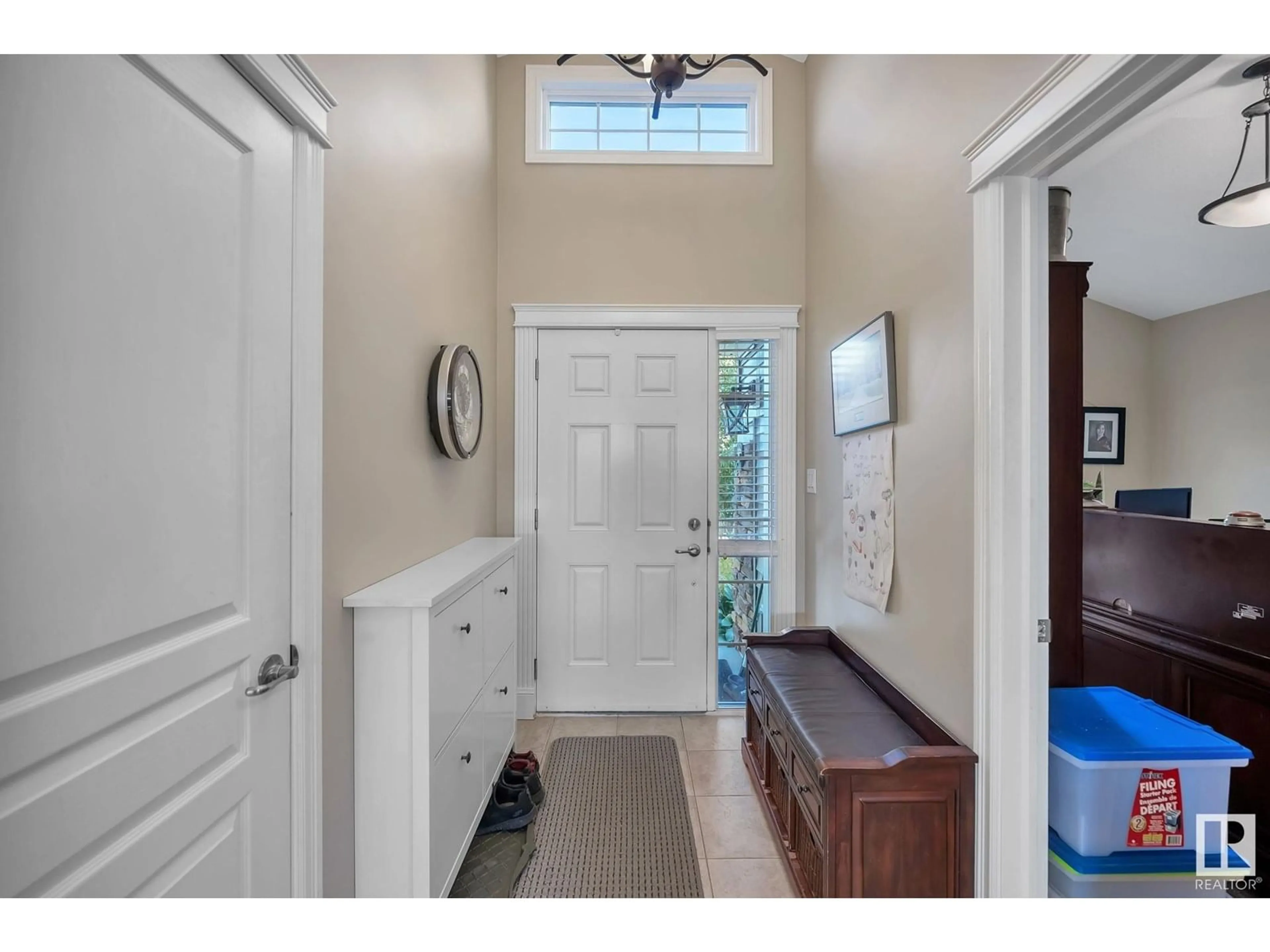 Indoor entryway for 1119 CHAHLEY CO, Edmonton Alberta T6M0K5