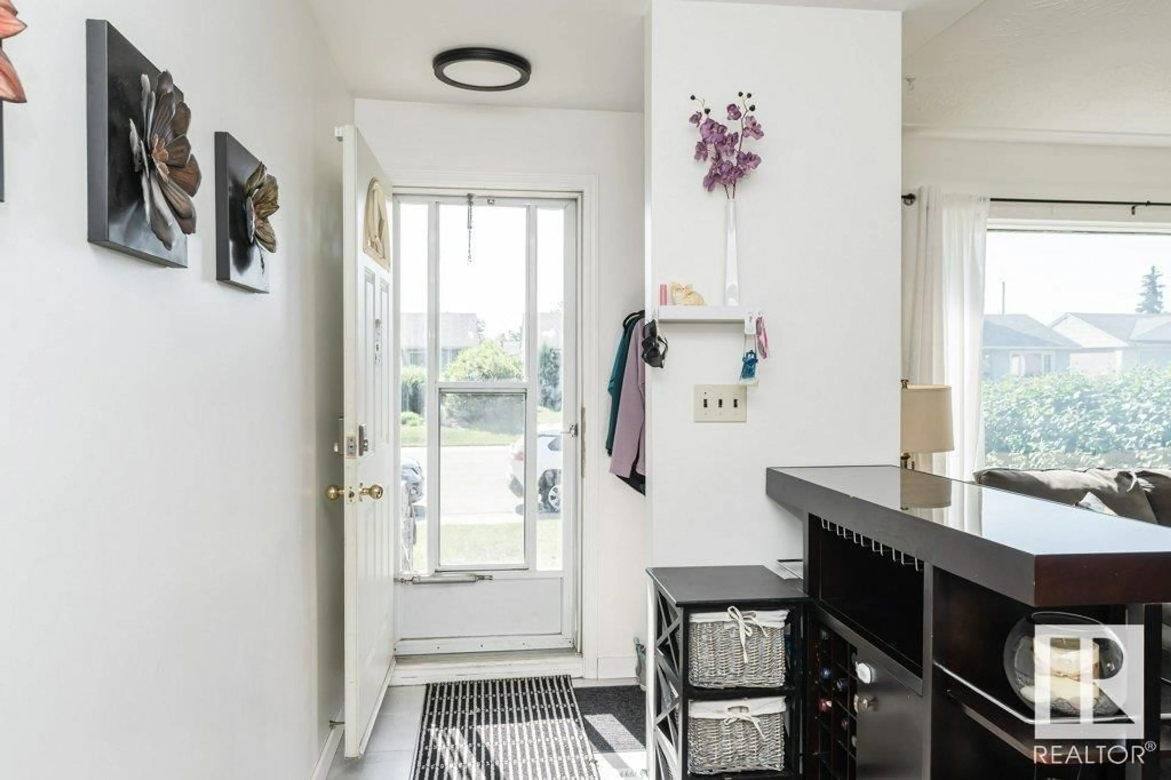 Indoor entryway for 10992 165 ST NW, Edmonton Alberta T5P3T7