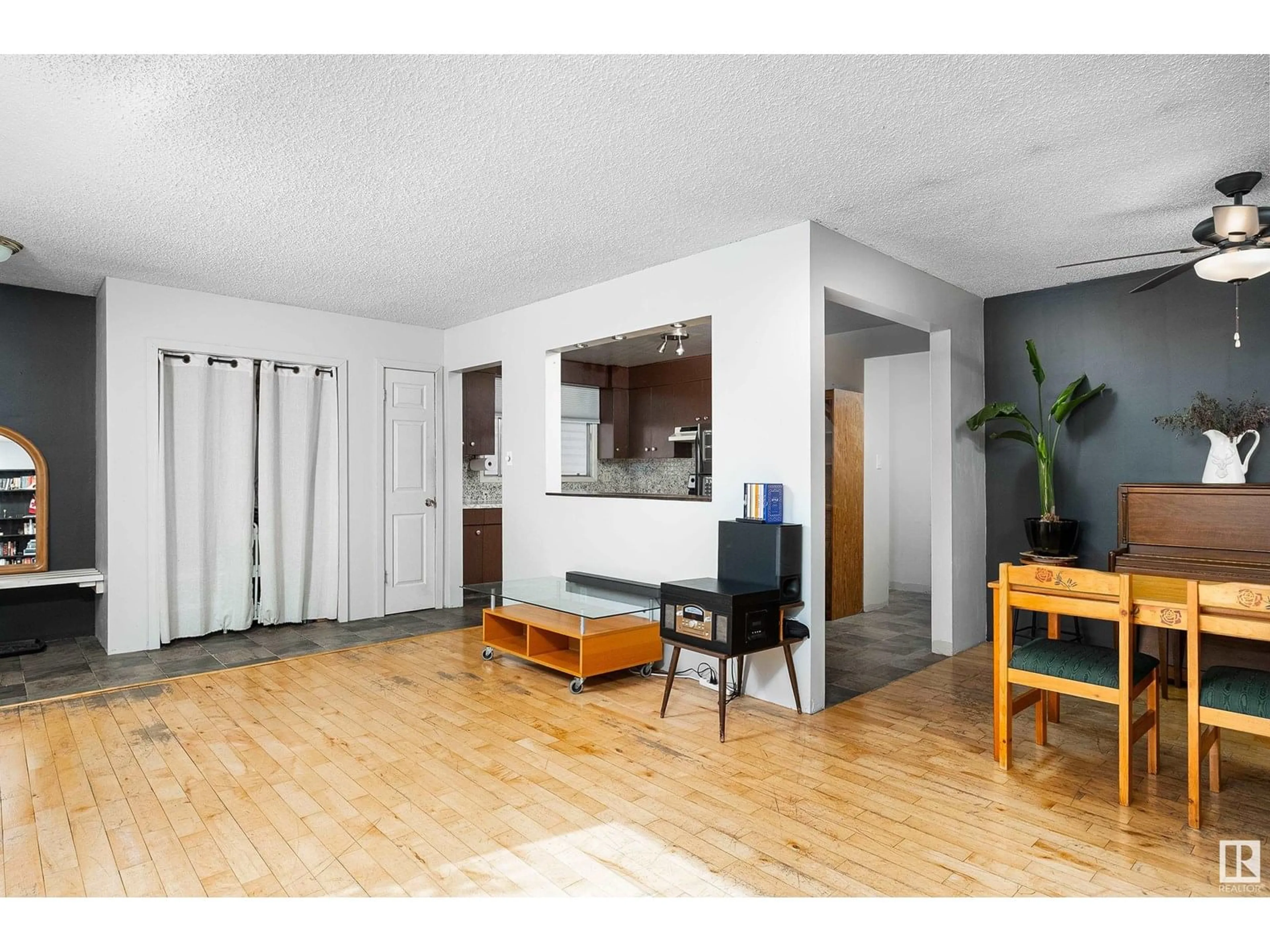 A pic of a room for 11406 81 ST, Edmonton Alberta T5B2R6