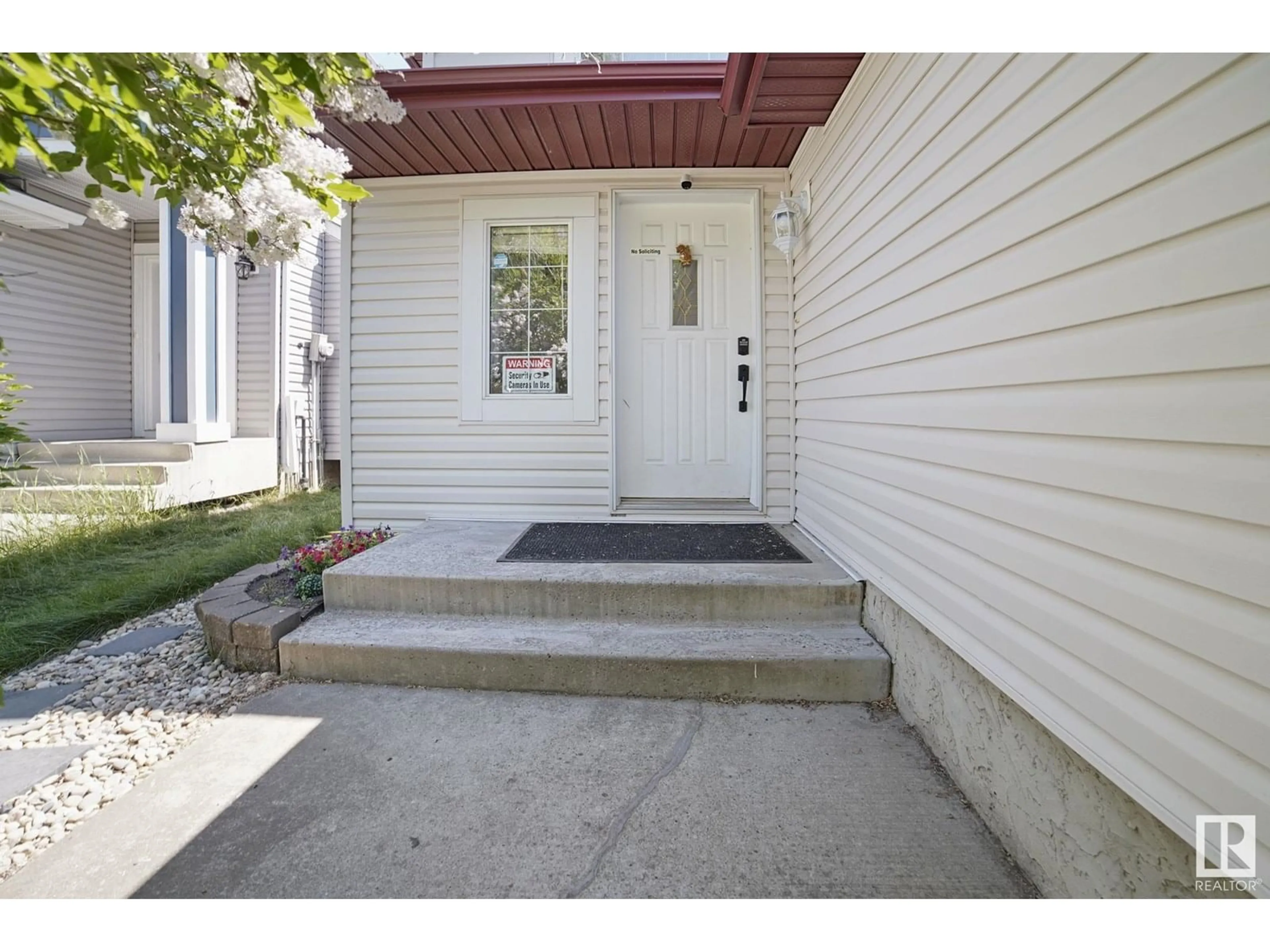 Indoor entryway for NW - 5207 201 ST, Edmonton Alberta T6M2V9