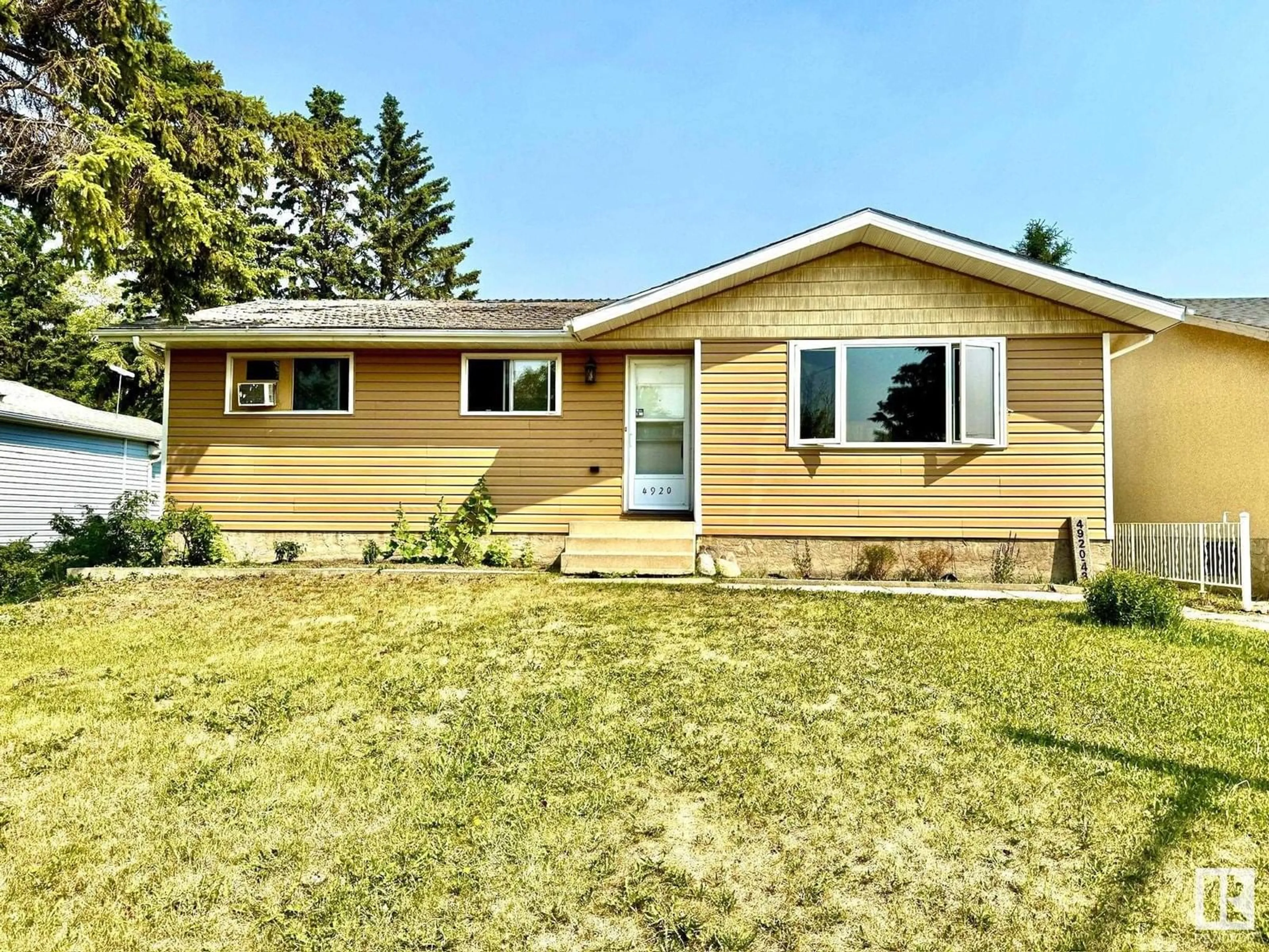 Home with vinyl exterior material, street for 4920 48 AV, Bon Accord Alberta T0A0K0
