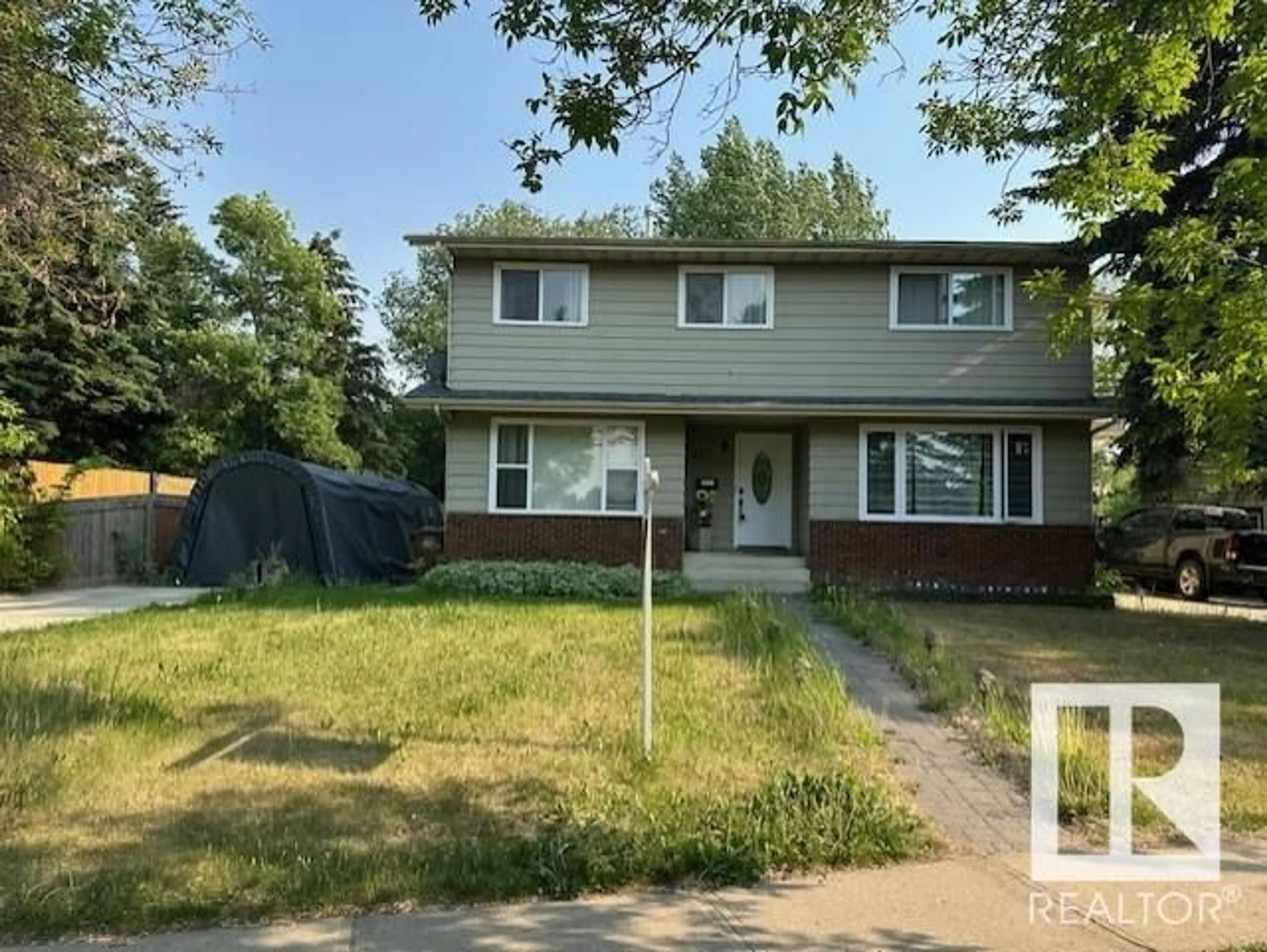Home with vinyl exterior material, street for 87 GAINSBOROUGH AV, St. Albert Alberta T8N1Z5