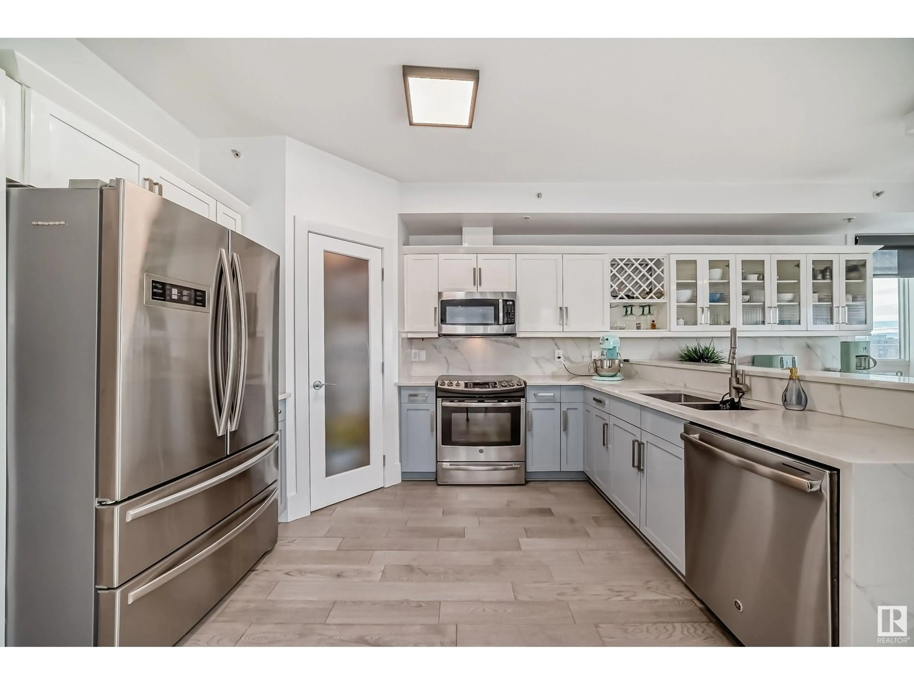 Open concept kitchen, ceramic/tile floor for 904 - 10504 99 AV, Edmonton Alberta T5K1B2