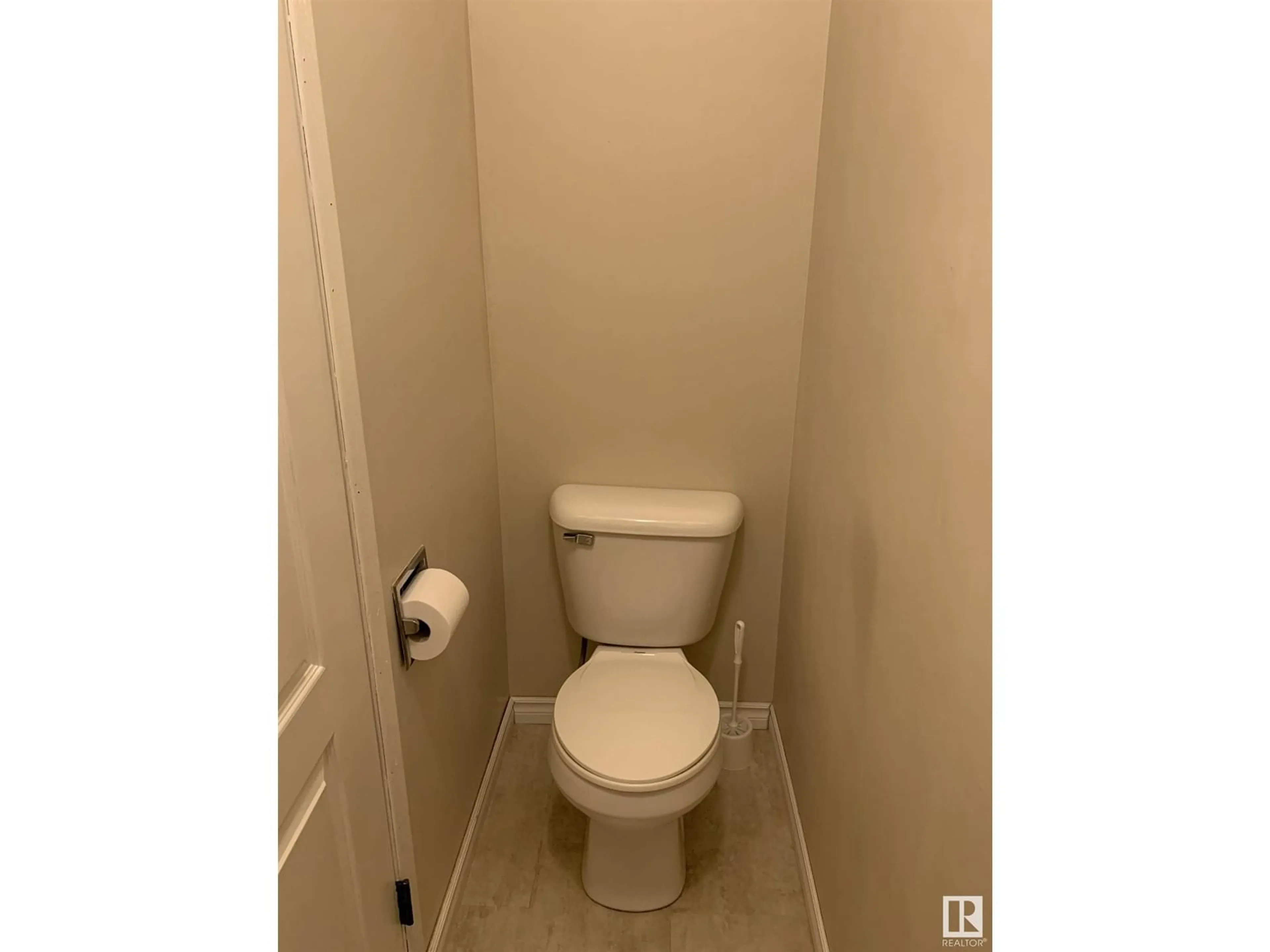 A pic of a room for 325 WILLOW CO NW, Edmonton Alberta T5T2K7