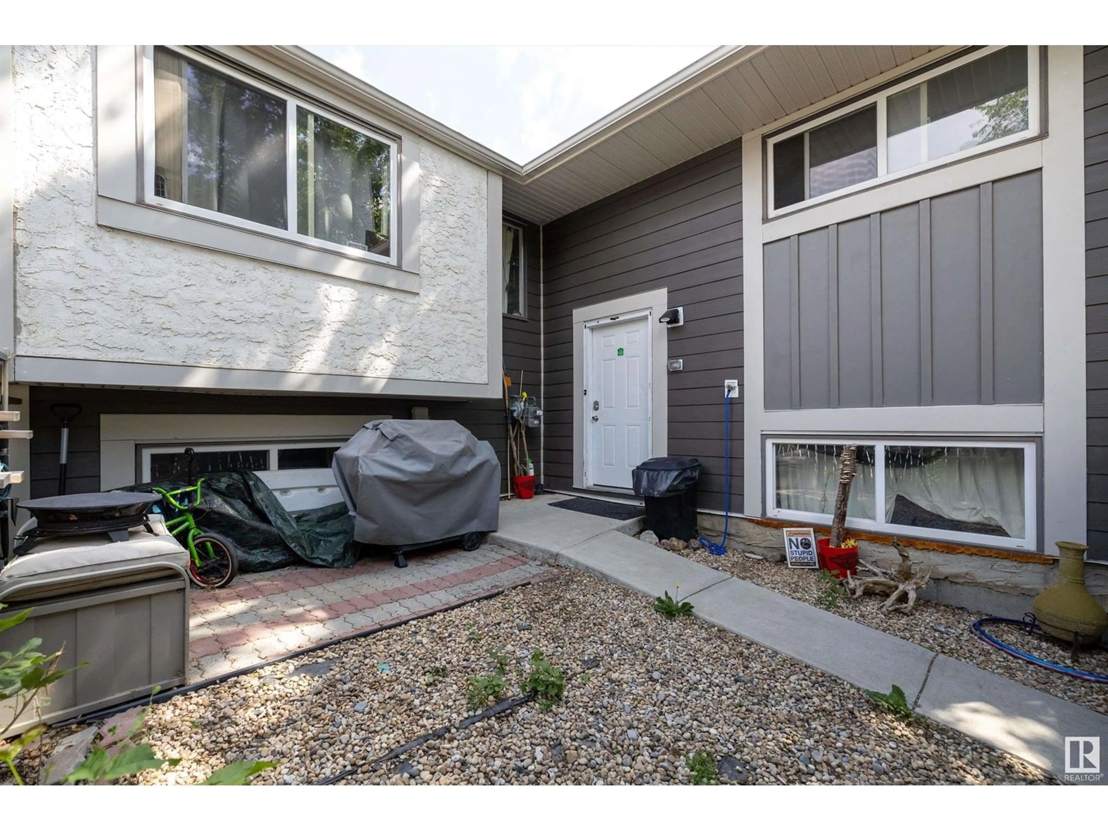 Unknown for 325 WILLOW CO NW, Edmonton Alberta T5T2K7