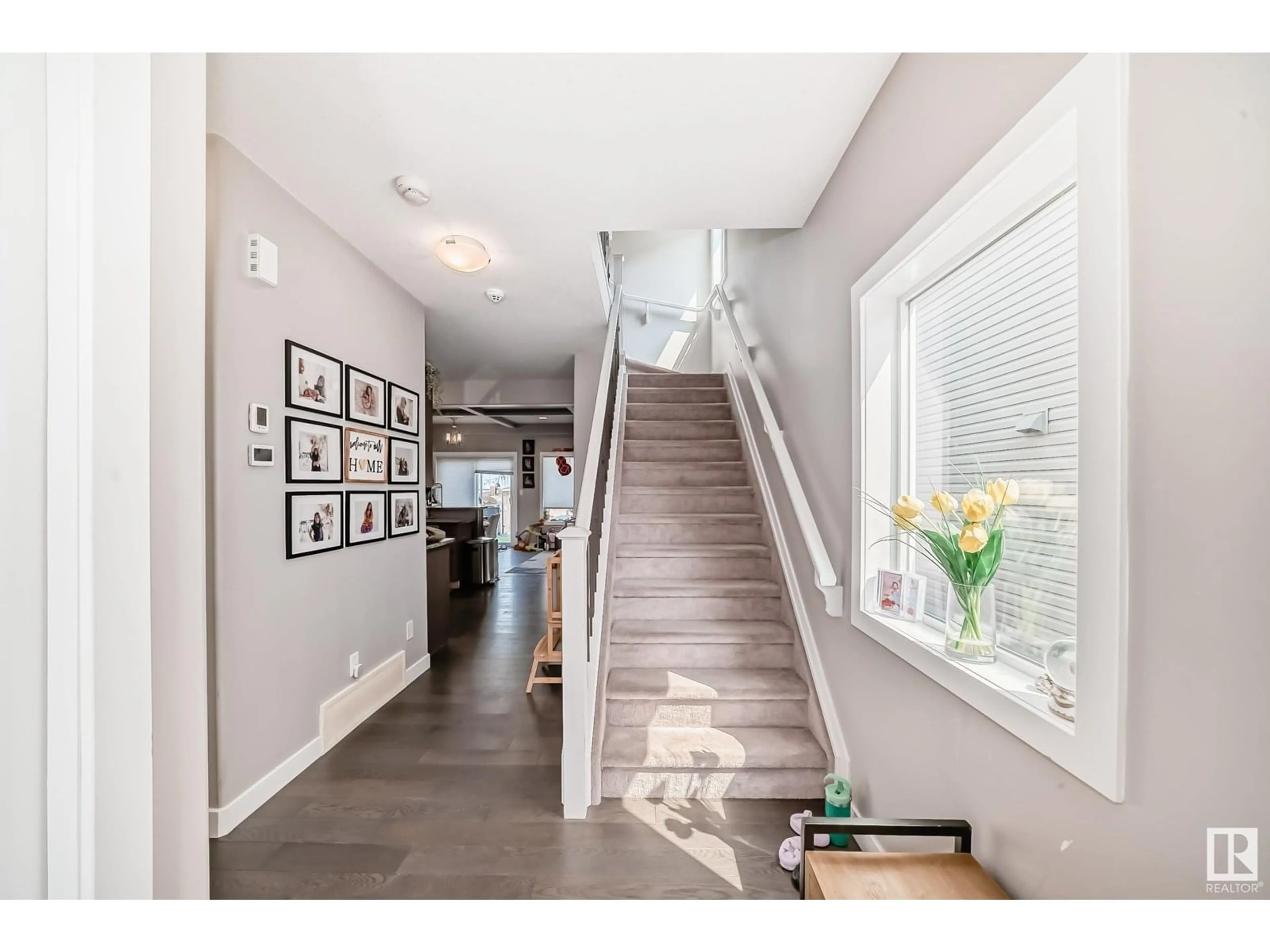 Indoor entryway for SW - 15912 10 AV, Edmonton Alberta T6W2H2