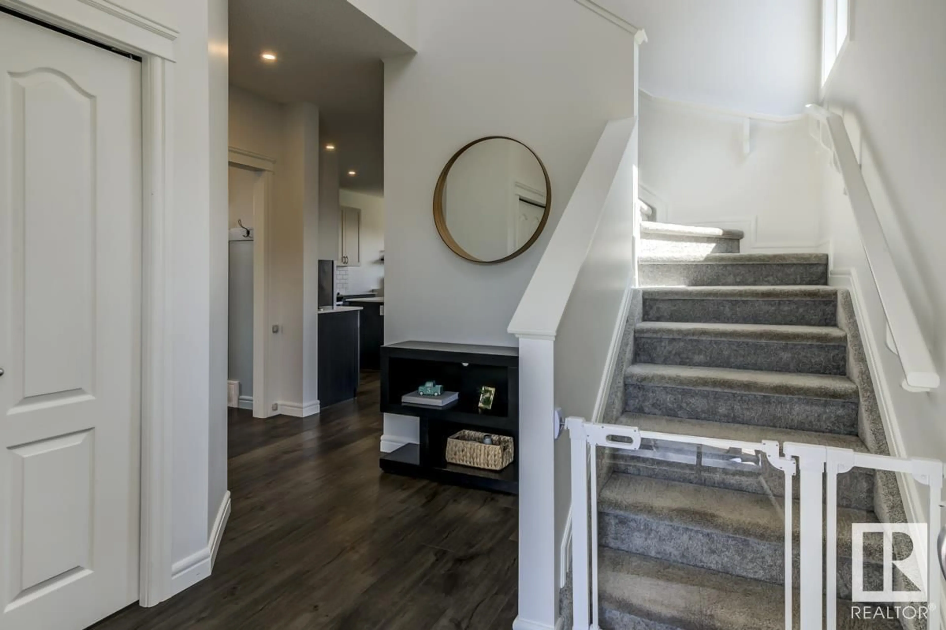 Indoor entryway for 97 SUMAC LN, Sherwood Park Alberta T8H1Z9