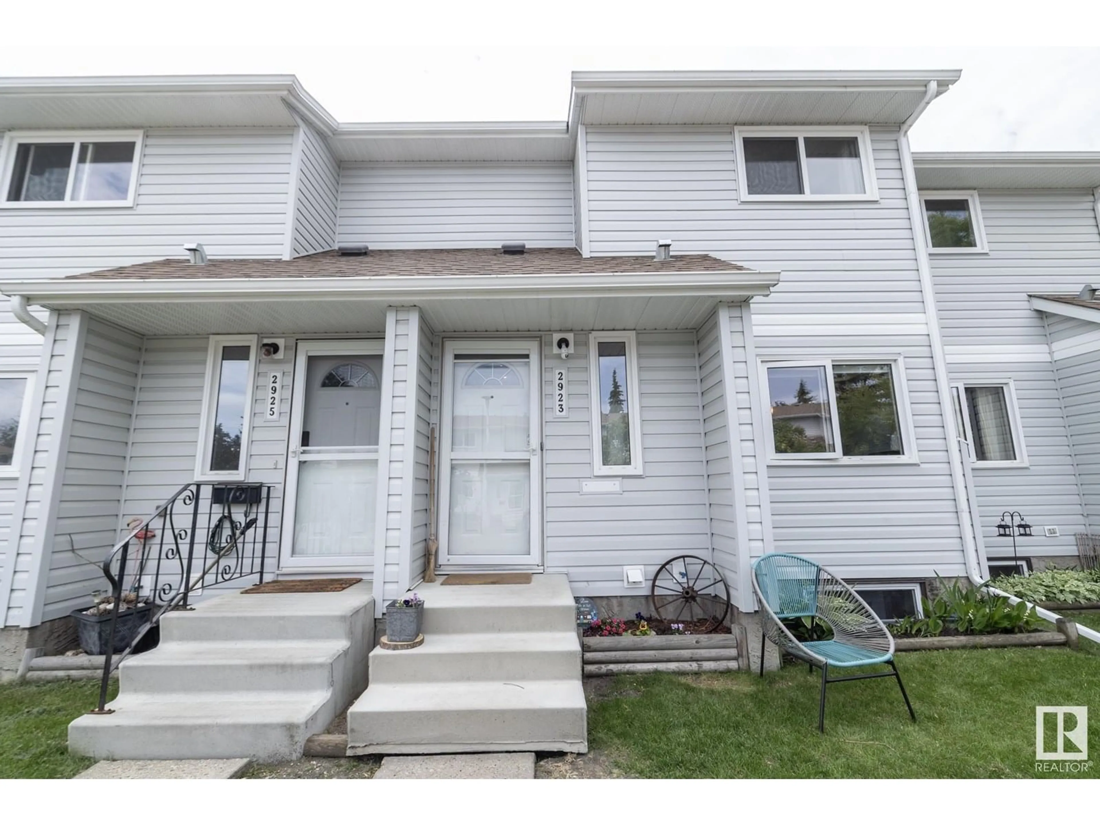 Home with vinyl exterior material, street for NW - 2923 109 ST, Edmonton Alberta T6J4N6