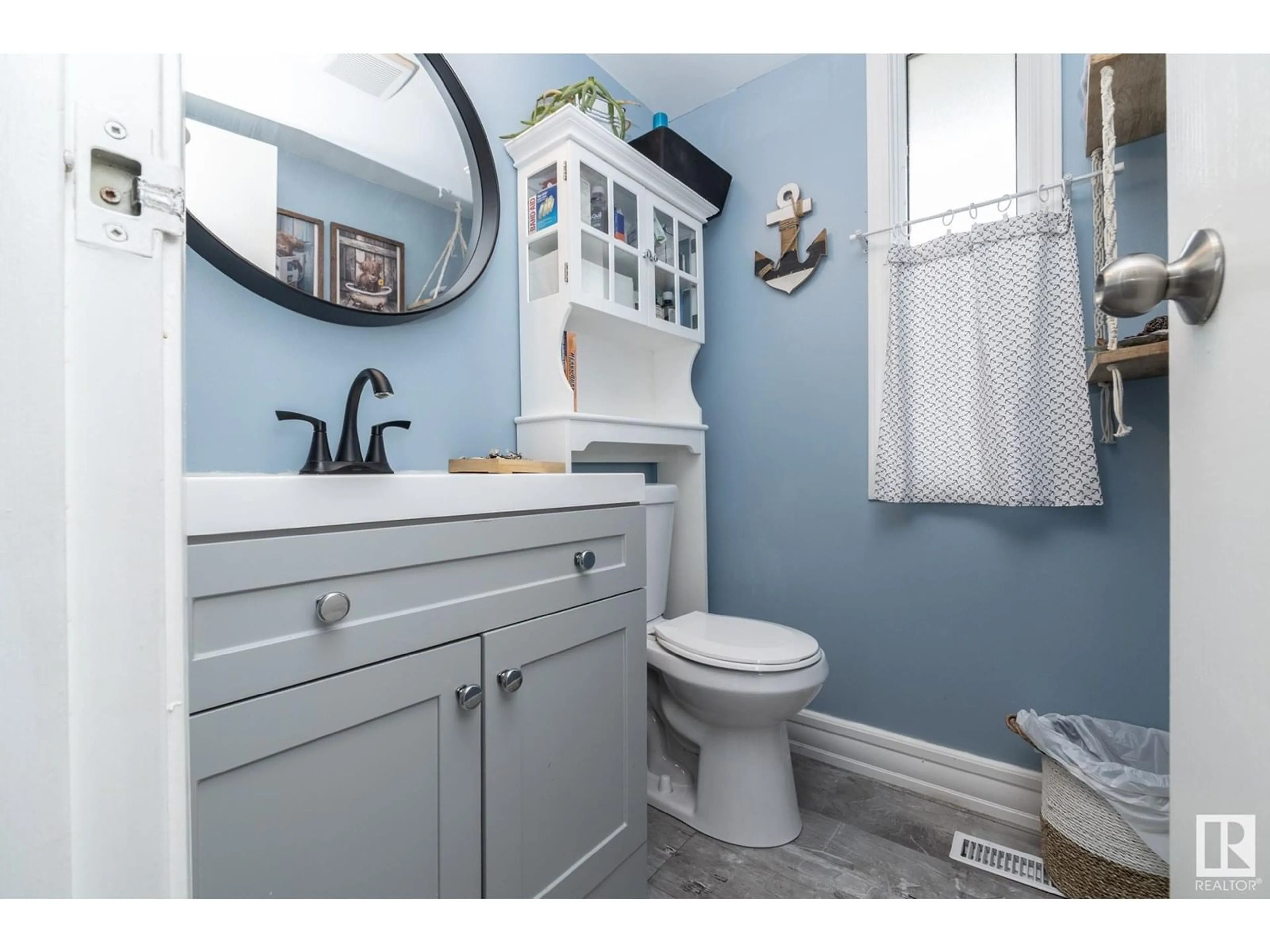 Standard bathroom, ceramic/tile floor for NW - 2923 109 ST, Edmonton Alberta T6J4N6