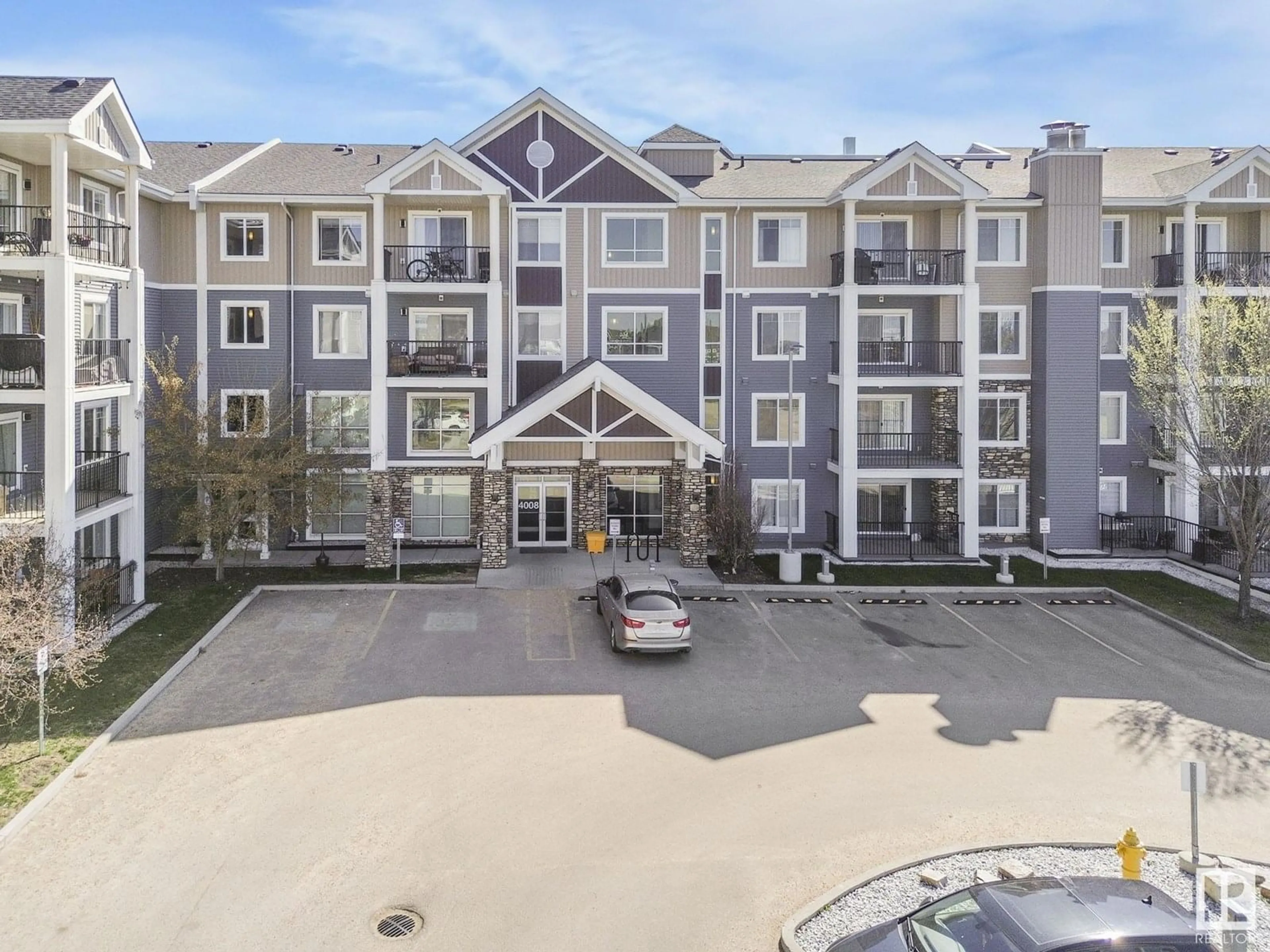 A pic from outside/outdoor area/front of a property/back of a property/a pic from drone, mountain view for 4008 SAVARYN DR, Edmonton Alberta T6X2E5