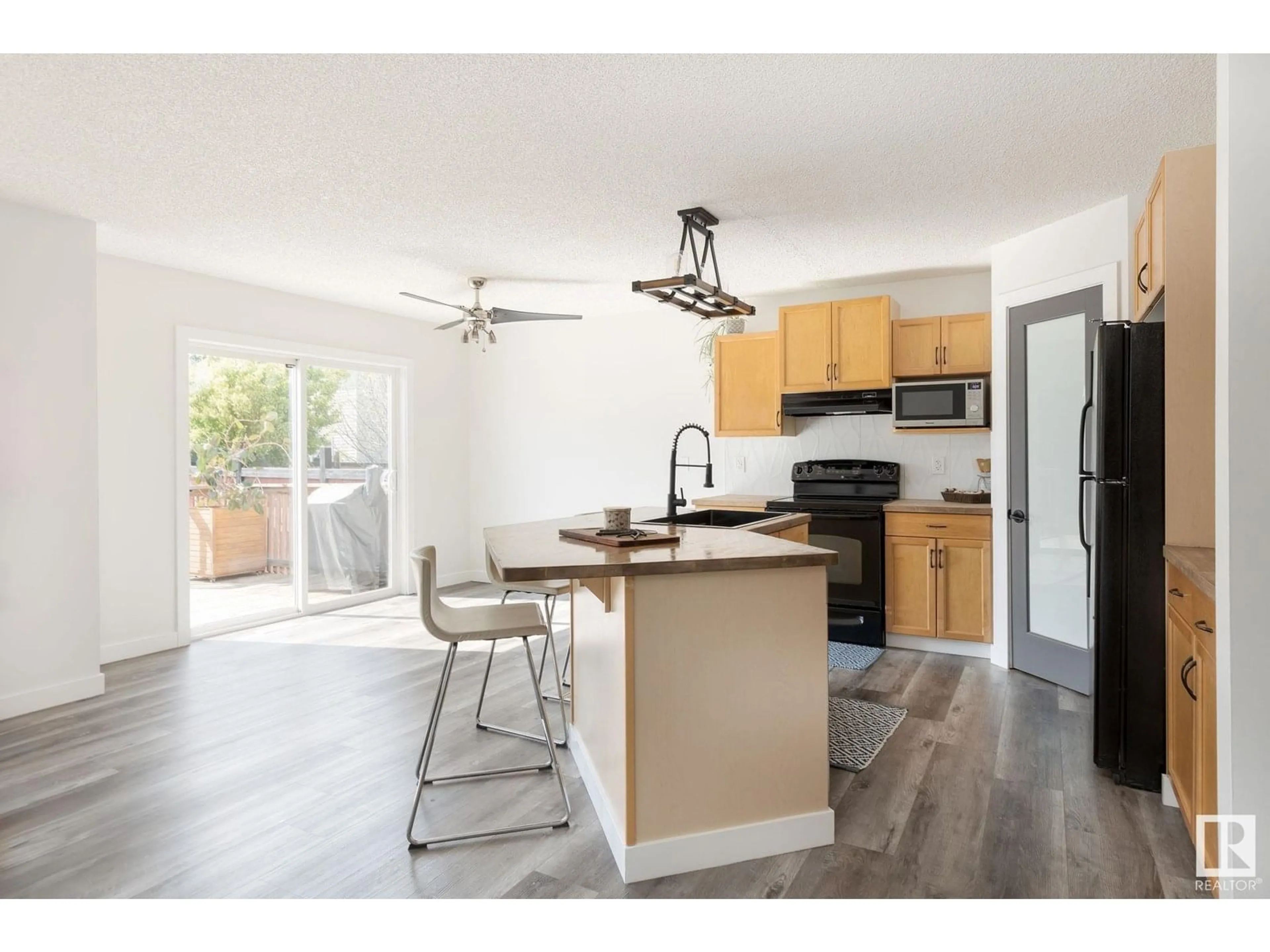 Open concept kitchen, unknown for 94 RUE MONETTE, Beaumont Alberta T4X1T1