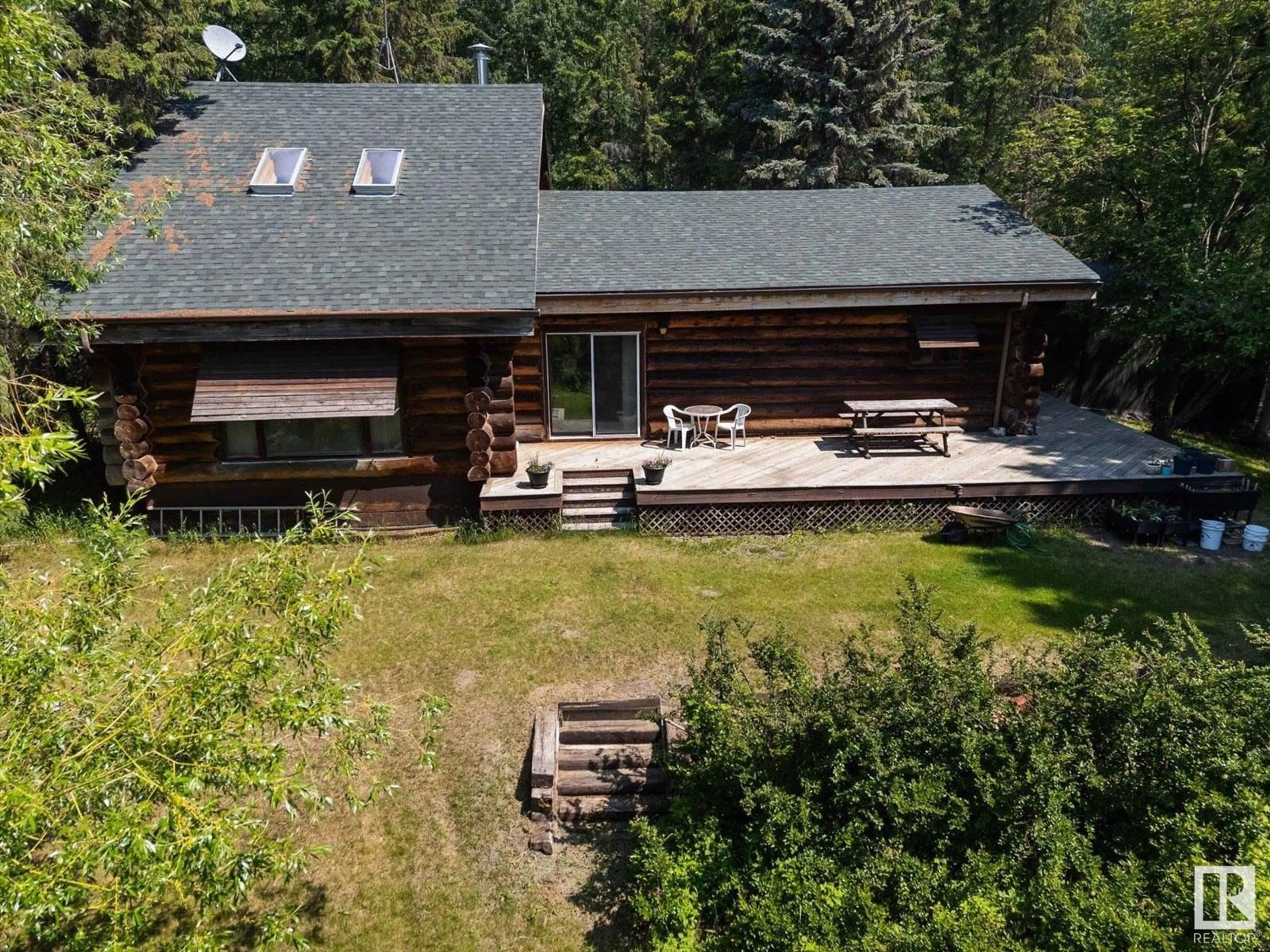 A pic from outside/outdoor area/front of a property/back of a property/a pic from drone, unknown for 4404 LAKESHORE RD, Rural Parkland County Alberta T0E2K0