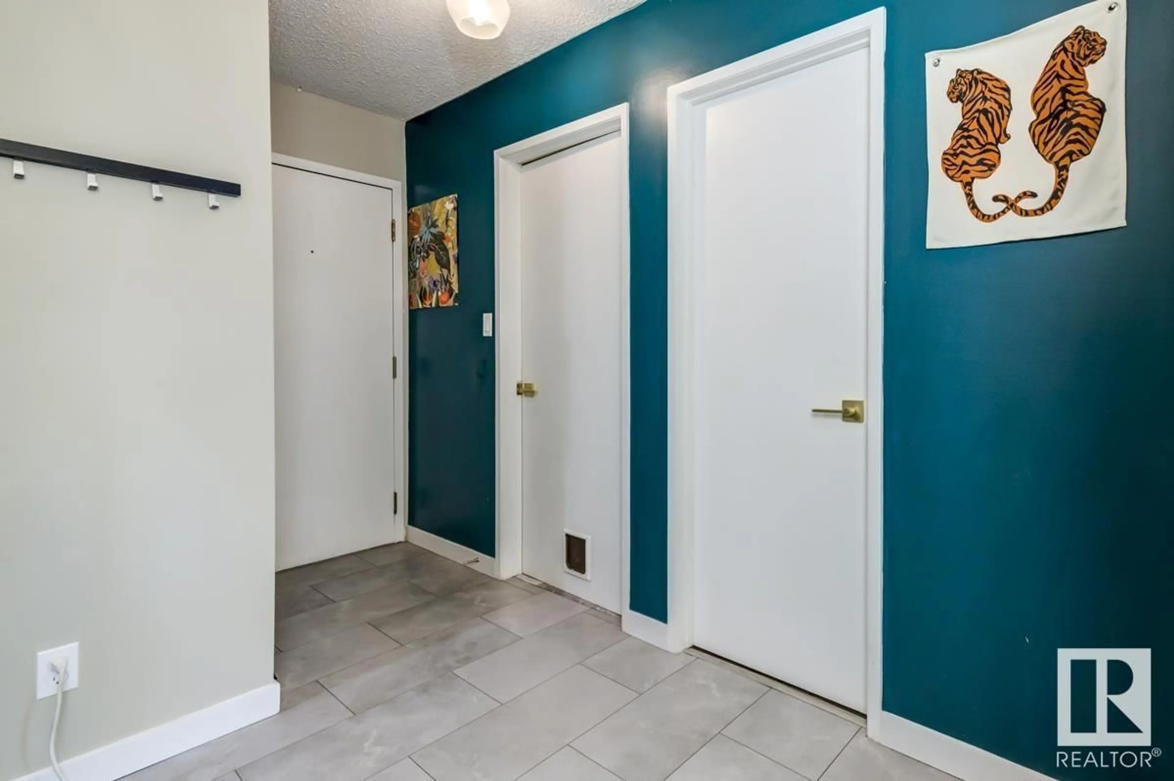 Indoor entryway for 202 - 10432 76 AV, Edmonton Alberta T6E1L1