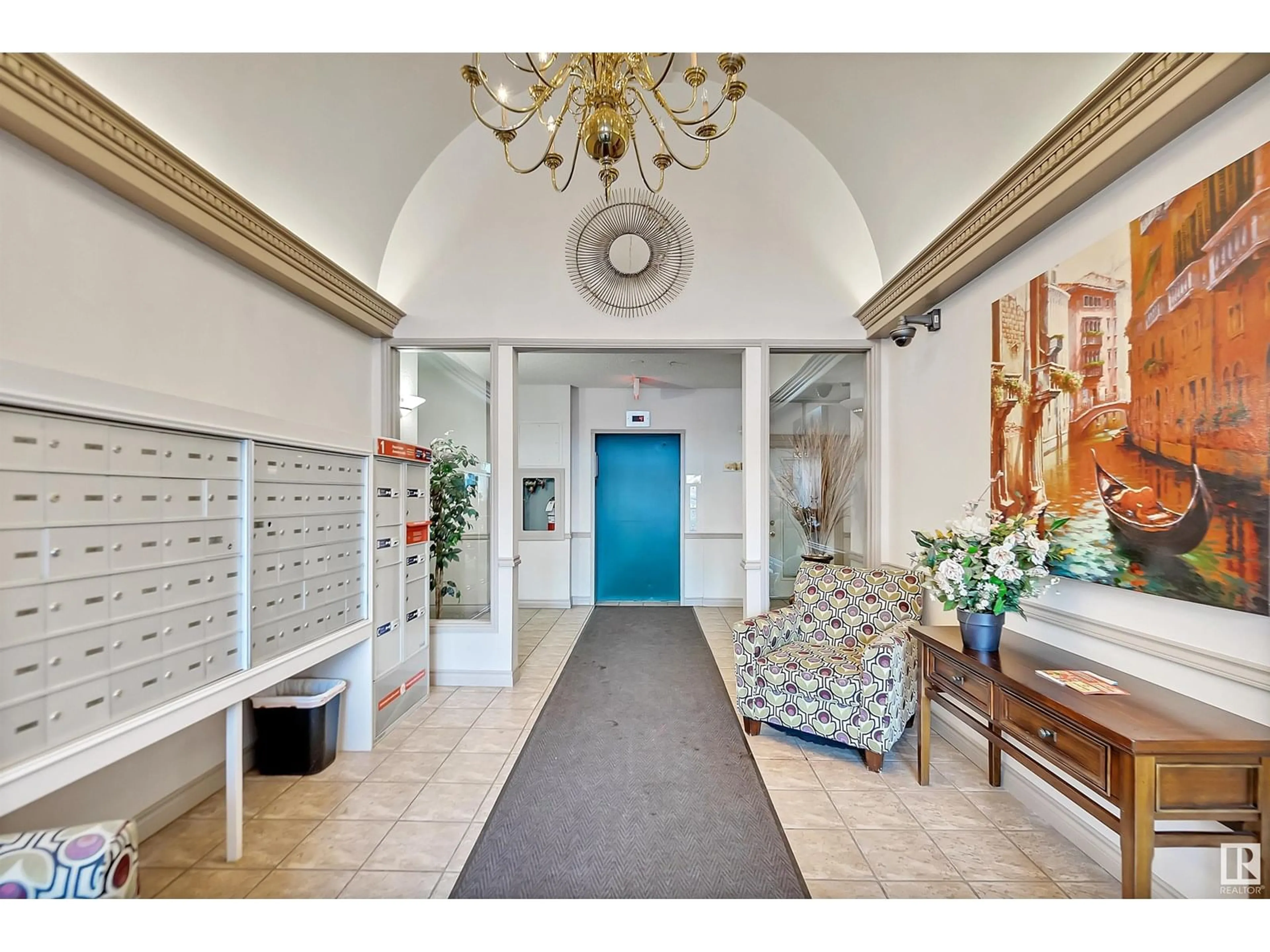 Indoor foyer for 317 17459 98A AV, Edmonton Alberta T5T6M4