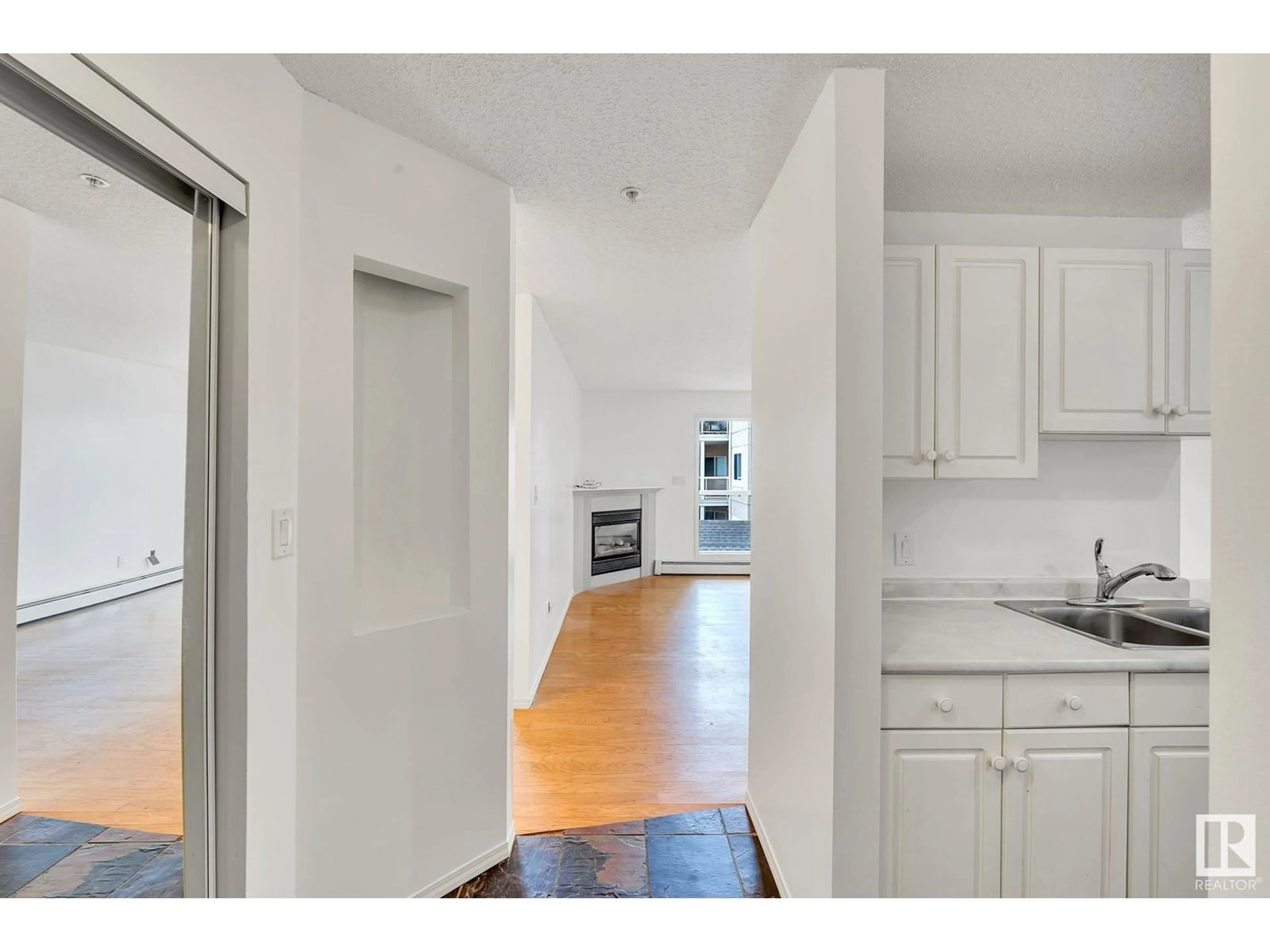 Unknown for 317 17459 98A AV, Edmonton Alberta T5T6M4