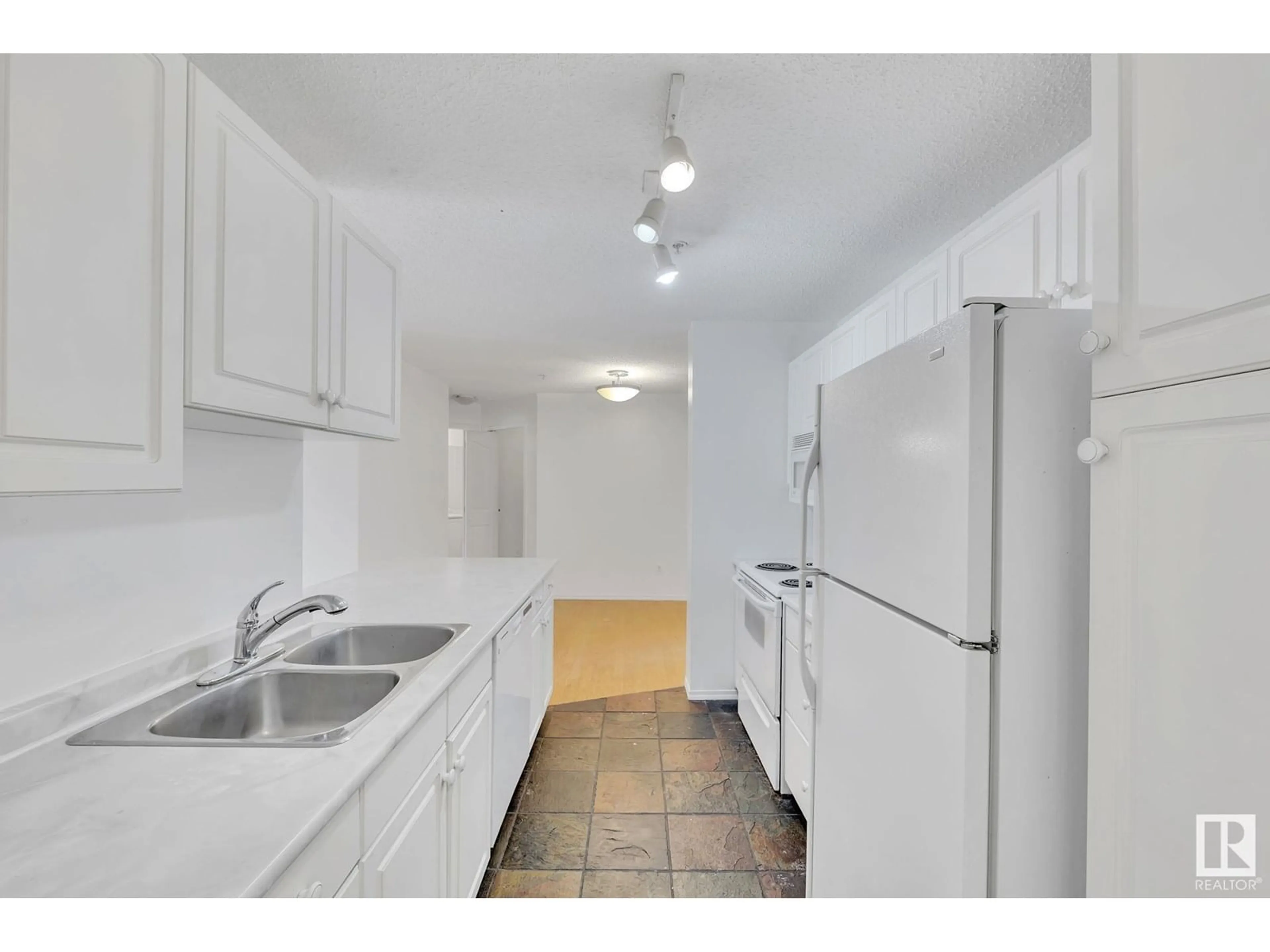 Standard kitchen, unknown for 317 17459 98A AV, Edmonton Alberta T5T6M4