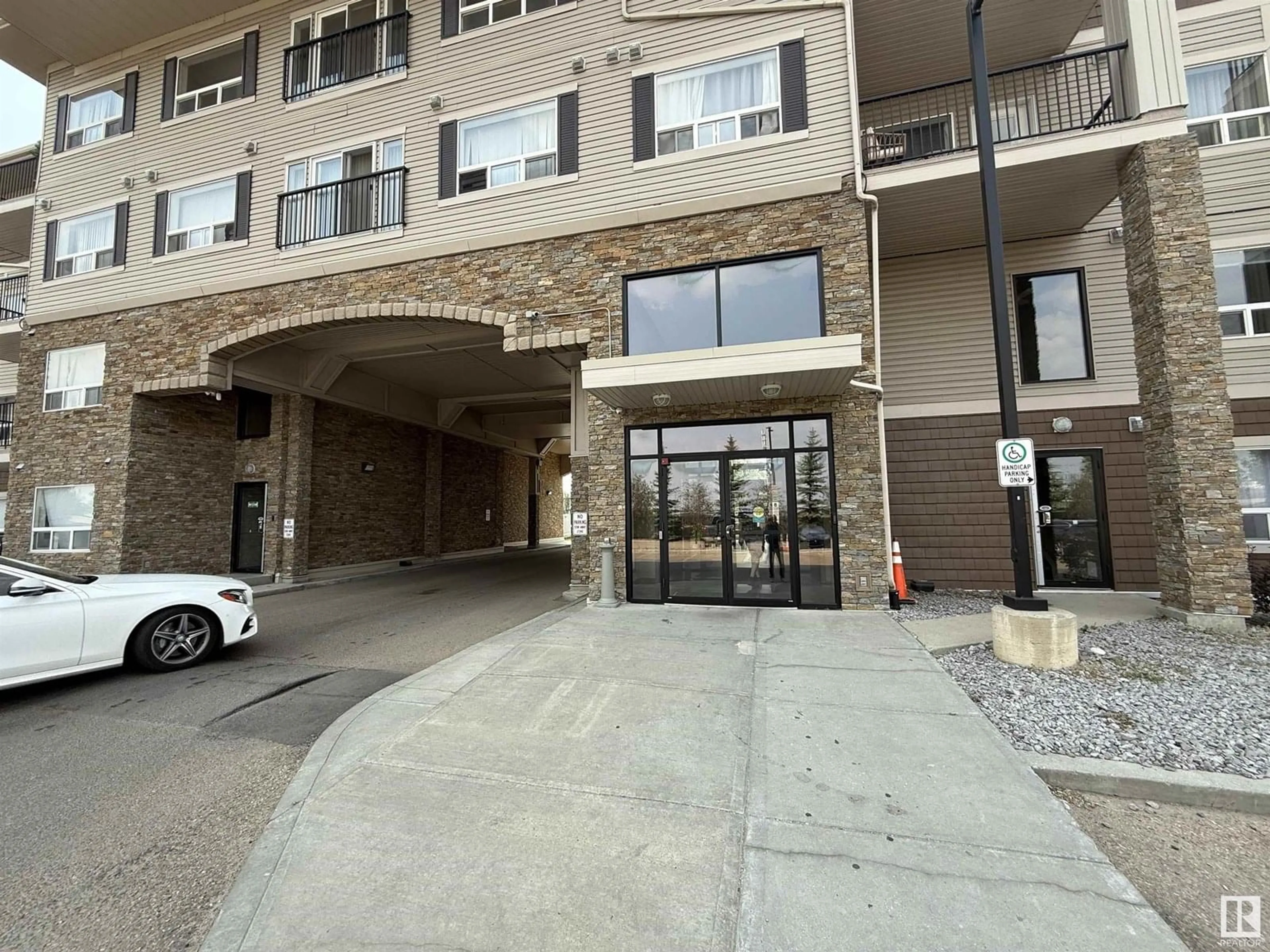 Indoor foyer for #212 - 1520 HAMMOND GATE GA, Edmonton Alberta T6M0J4