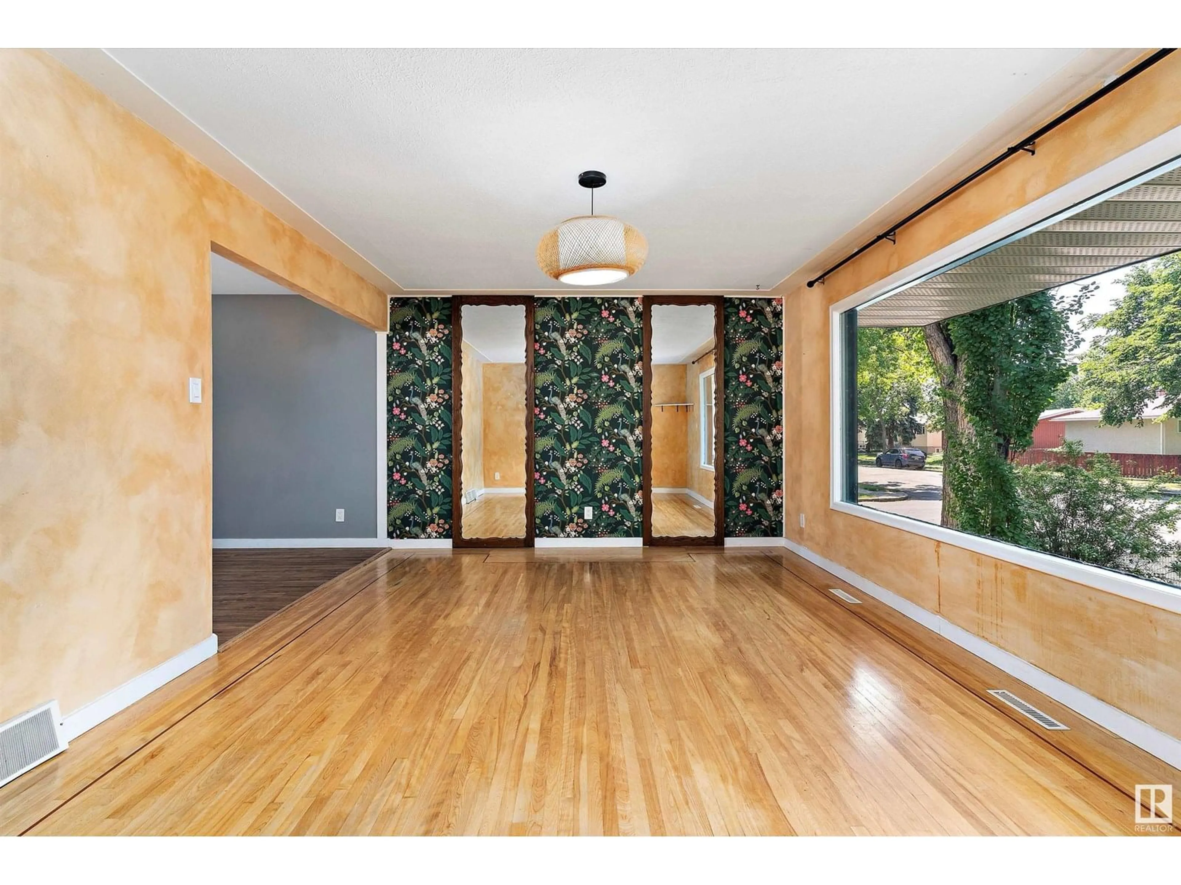 Unknown for 12001 49 ST, Edmonton Alberta T5W3A3