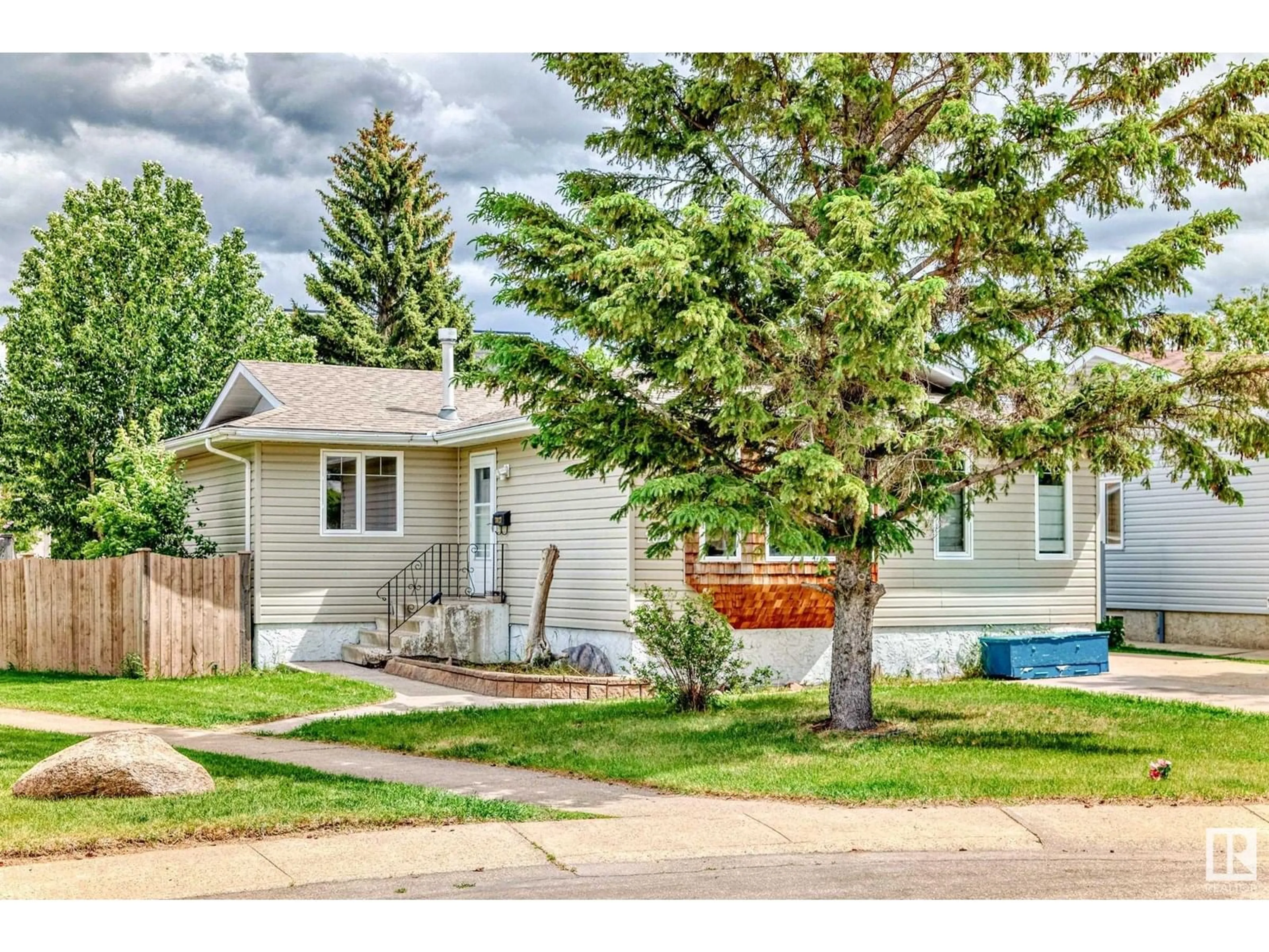 Home with vinyl exterior material, street for NW - 7027 183 ST, Edmonton Alberta T5T2V5