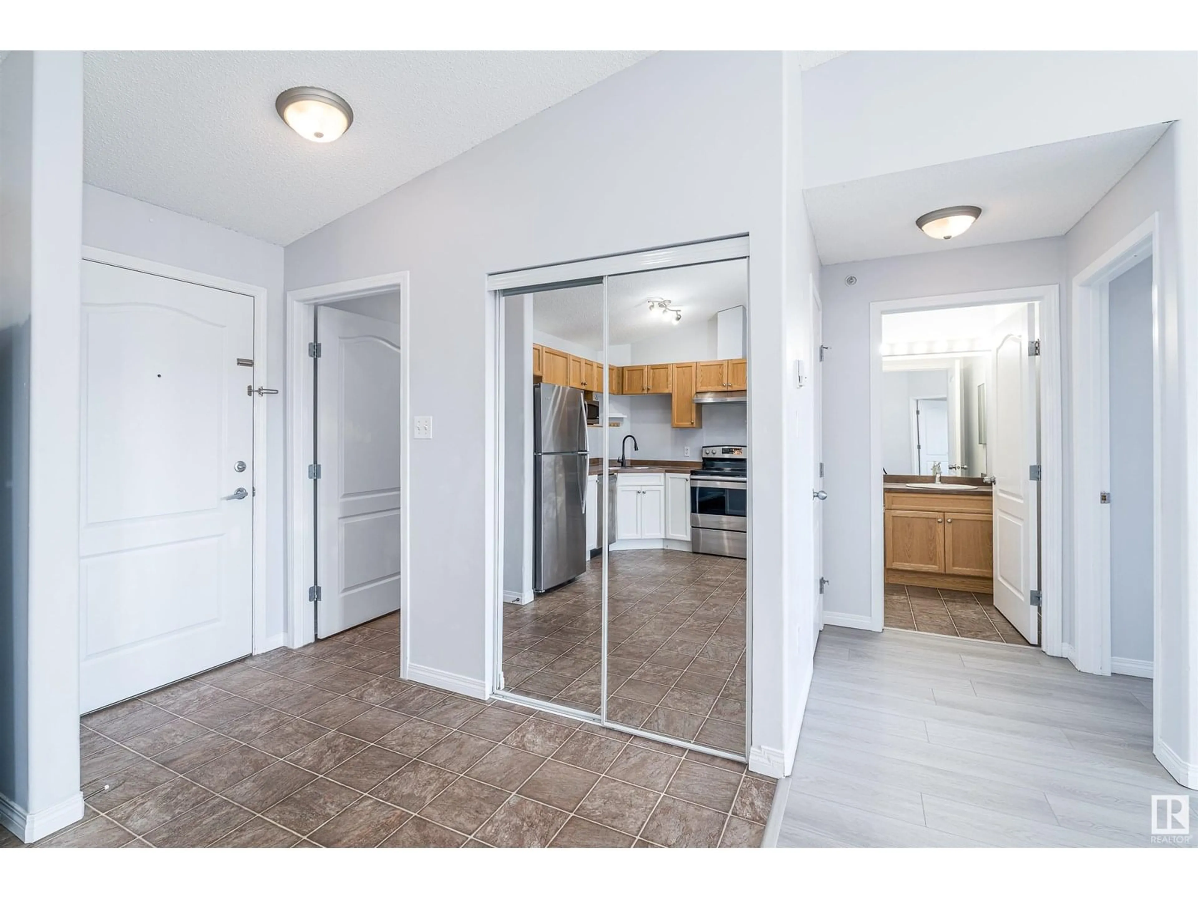 Indoor entryway for #1403 - 9363 SIMPSON DR, Edmonton Alberta T6R0N2