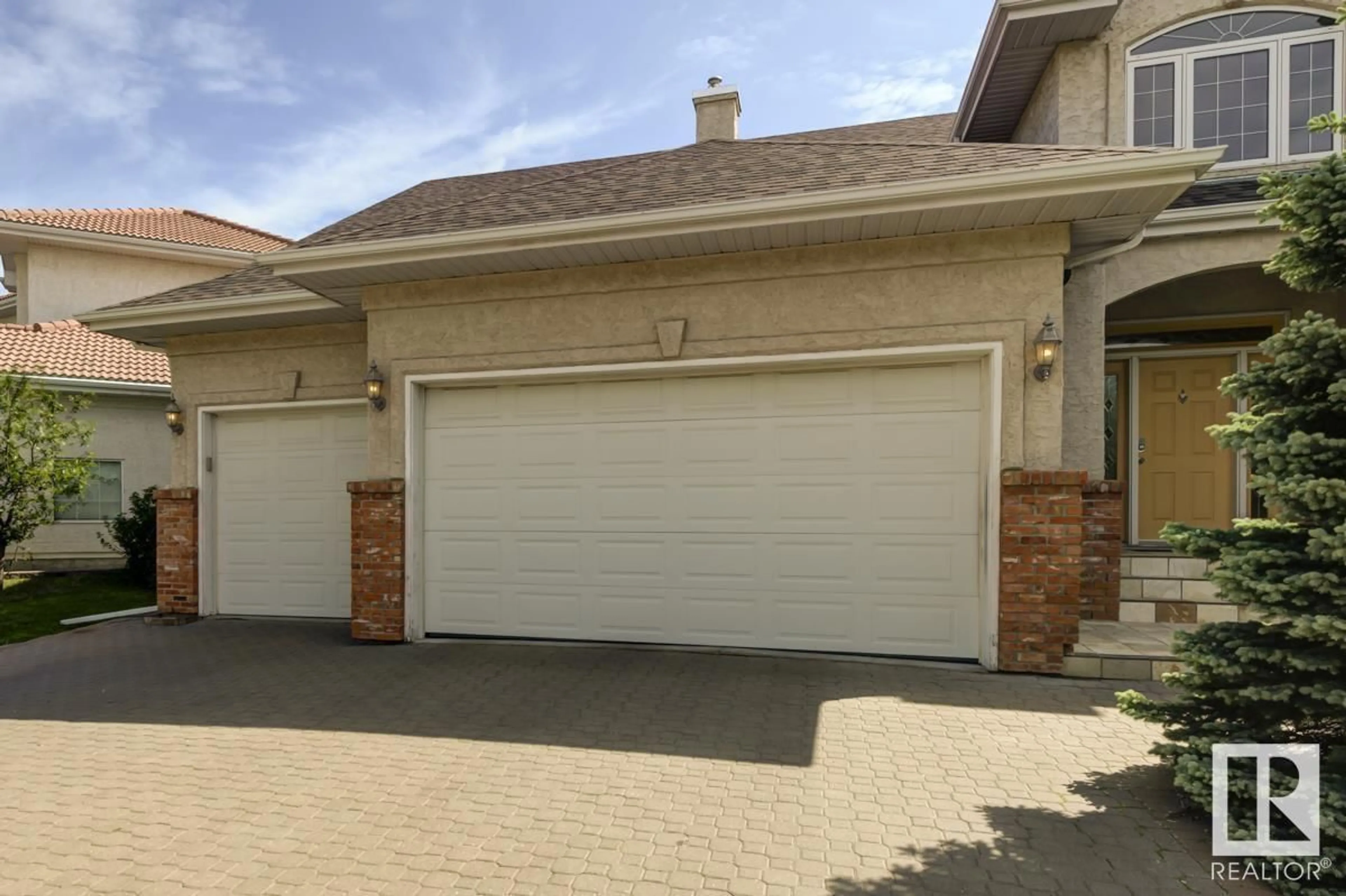 Indoor garage for 244 WOLF WILLOW RD, Edmonton Alberta T5T6N3