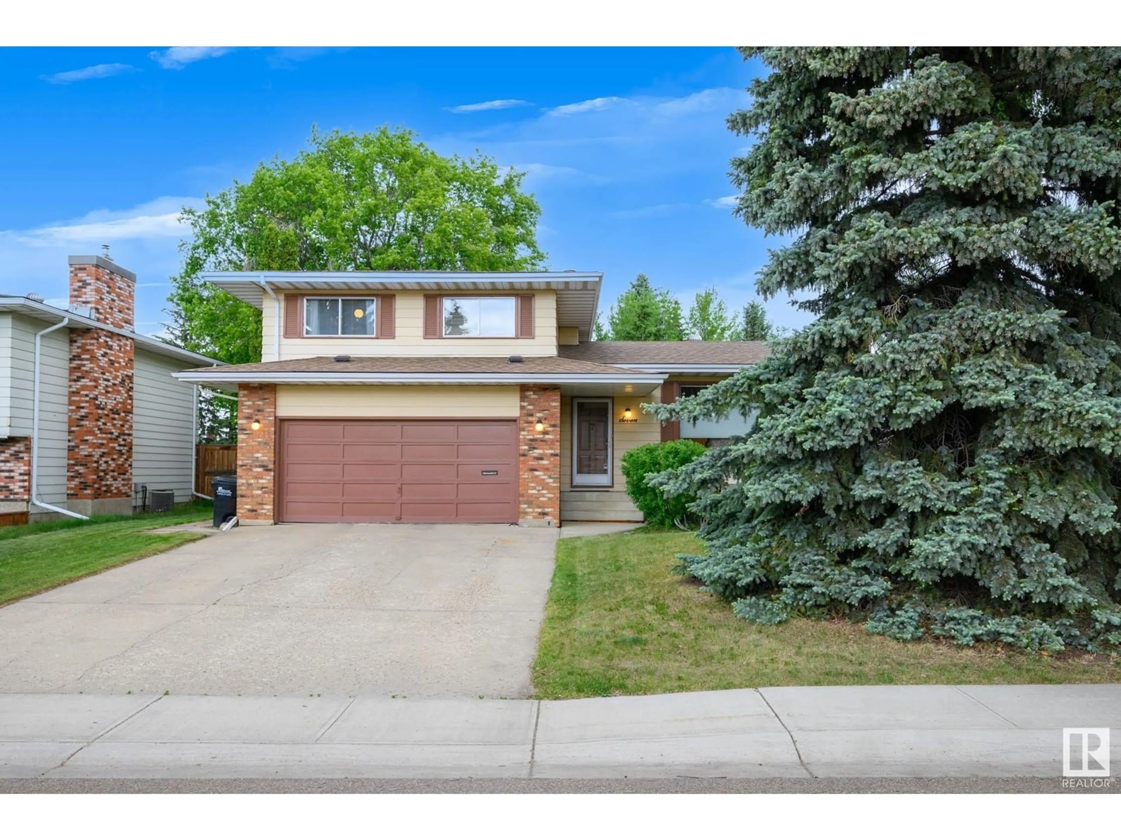 Home with vinyl exterior material, street for 7 MELROSE CR, Sherwood Park Alberta T8A3T9