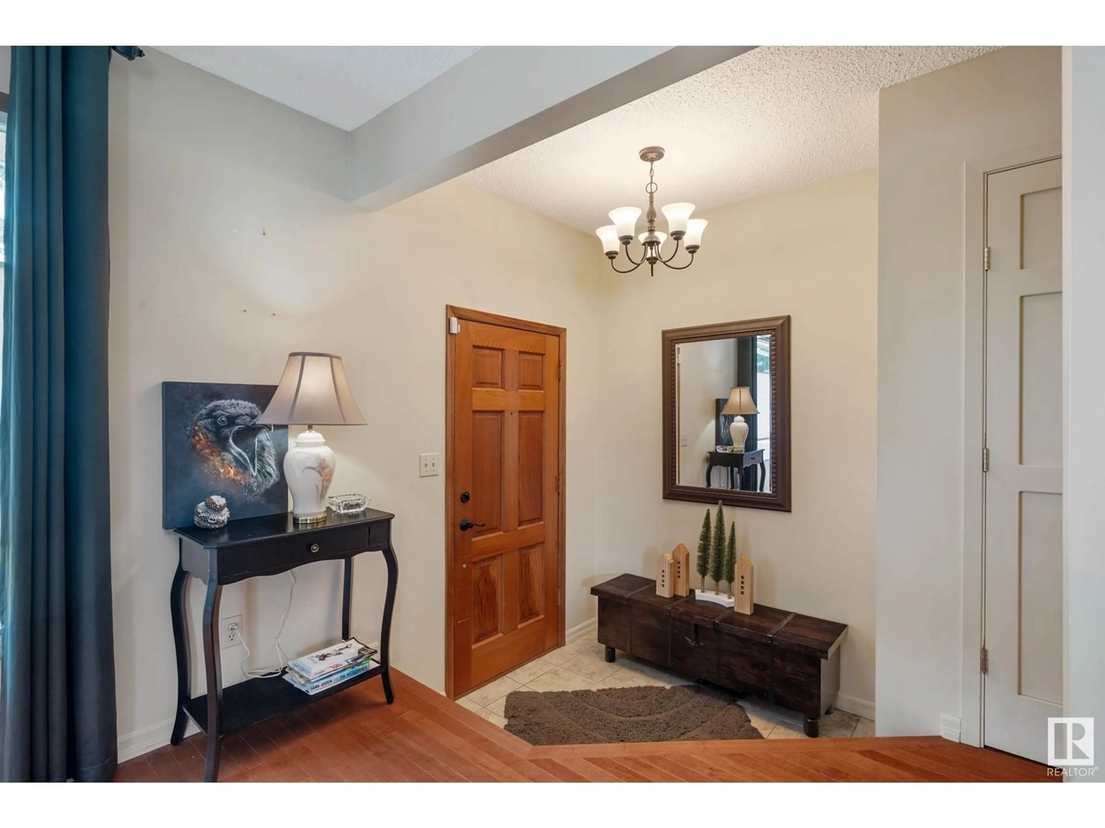 Indoor entryway for 7 MELROSE CR, Sherwood Park Alberta T8A3T9