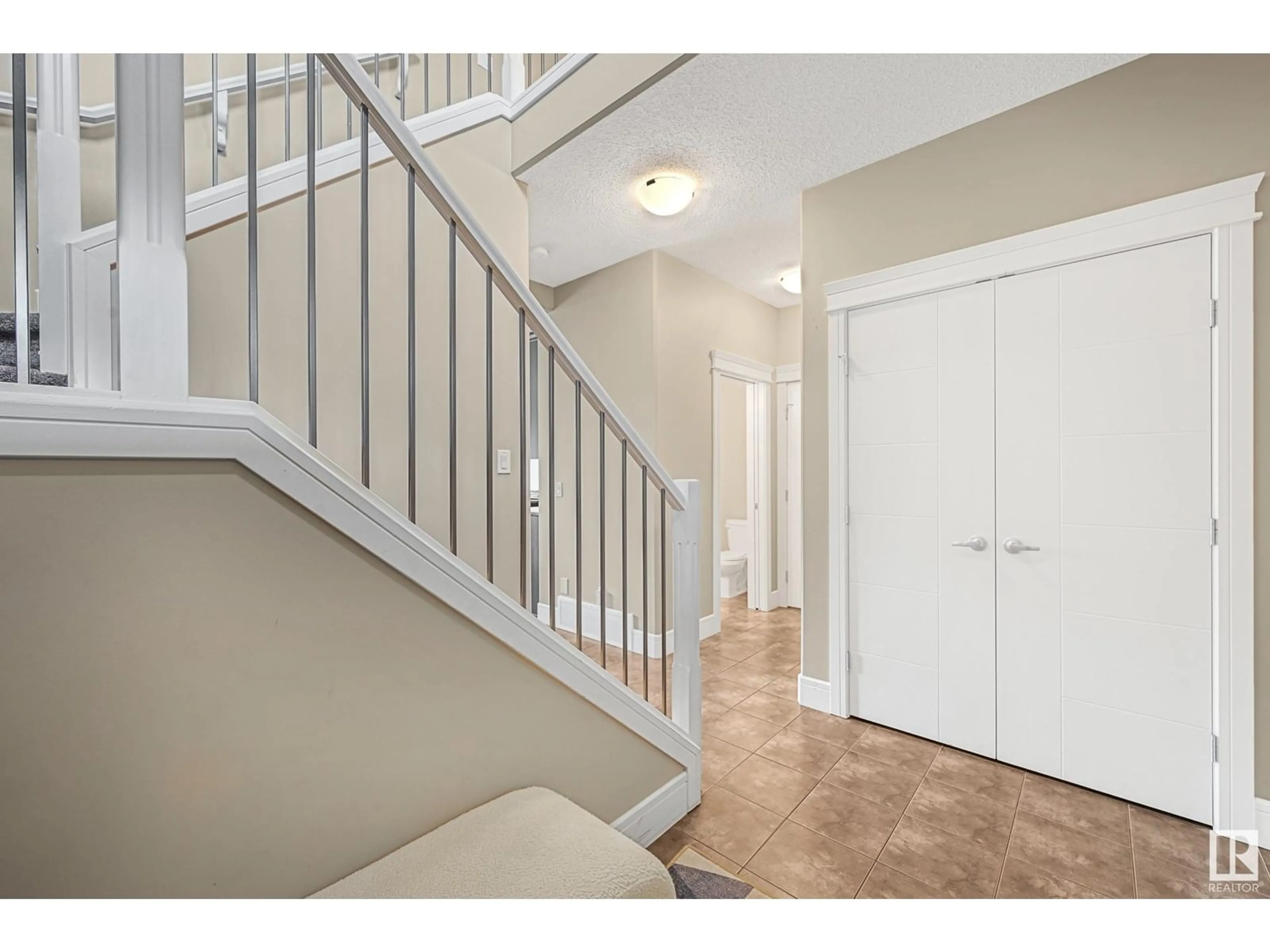 Indoor entryway for 4731 CRABAPPLE RUN RU SW, Edmonton Alberta T6X0Y7